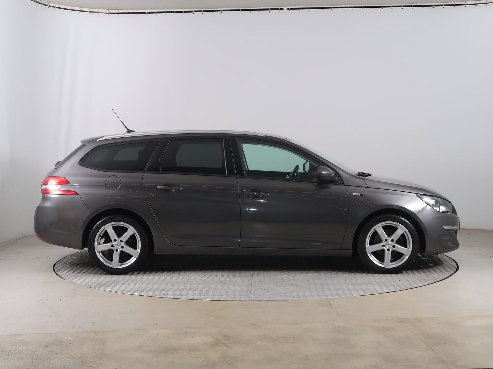 Peugeot 308, 1.2 PureTech, Navi, Klima - fotka 6
