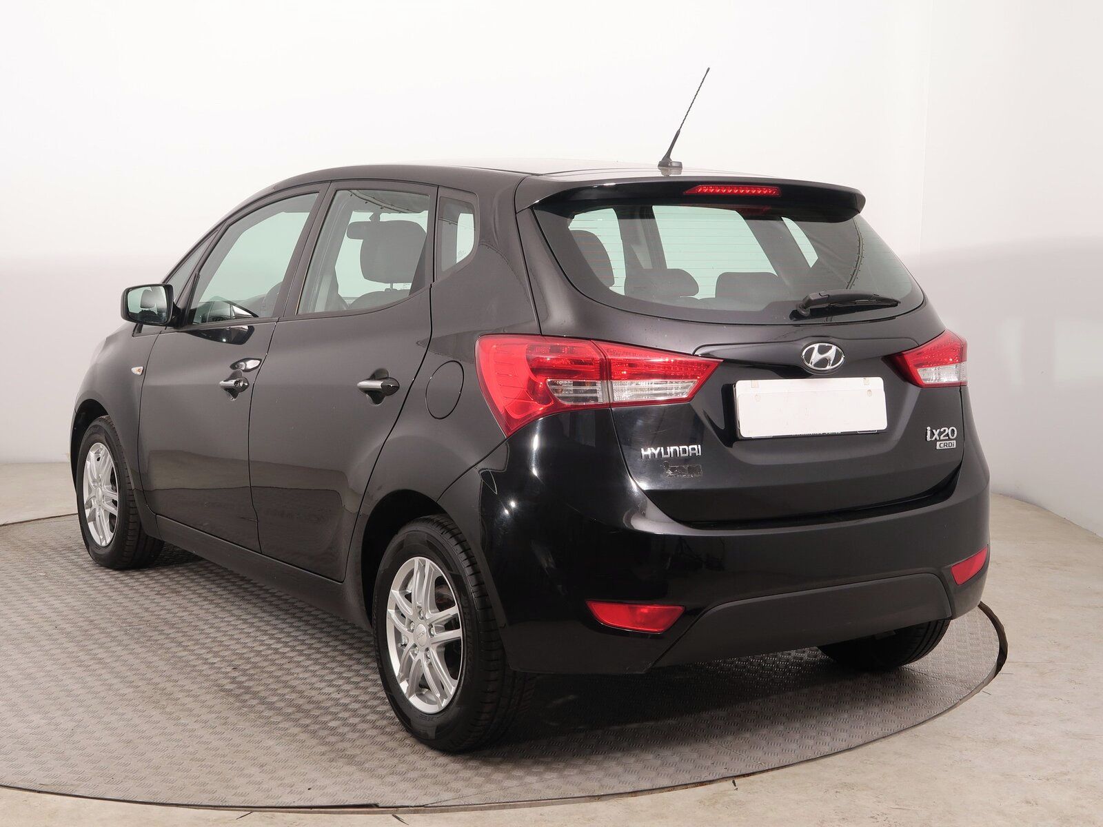 Hyundai ix20, 1.6 CRDi, Kožené sedačky - fotka 4