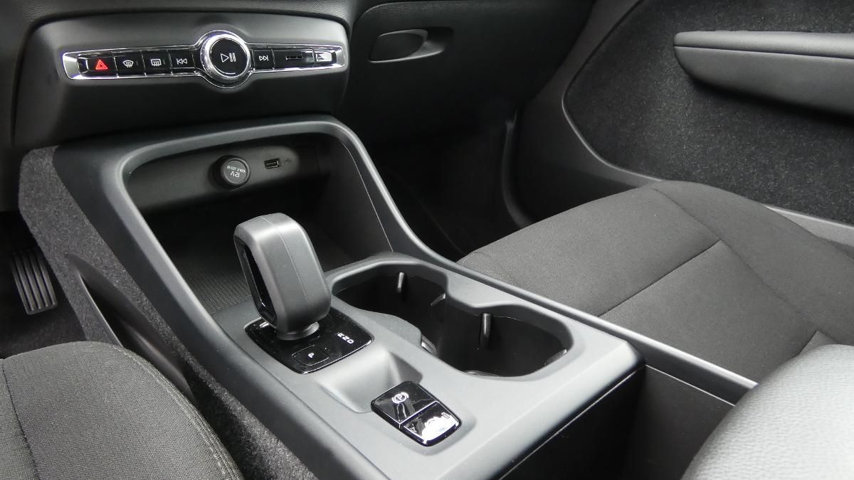 Volvo XC40, T2 FWD Momentum Core - fotka 6