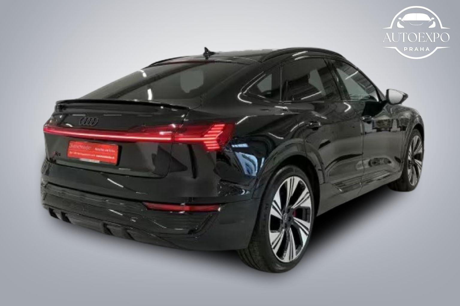 Audi Q8, Sportback 55 e-tron S-Line - fotka 6