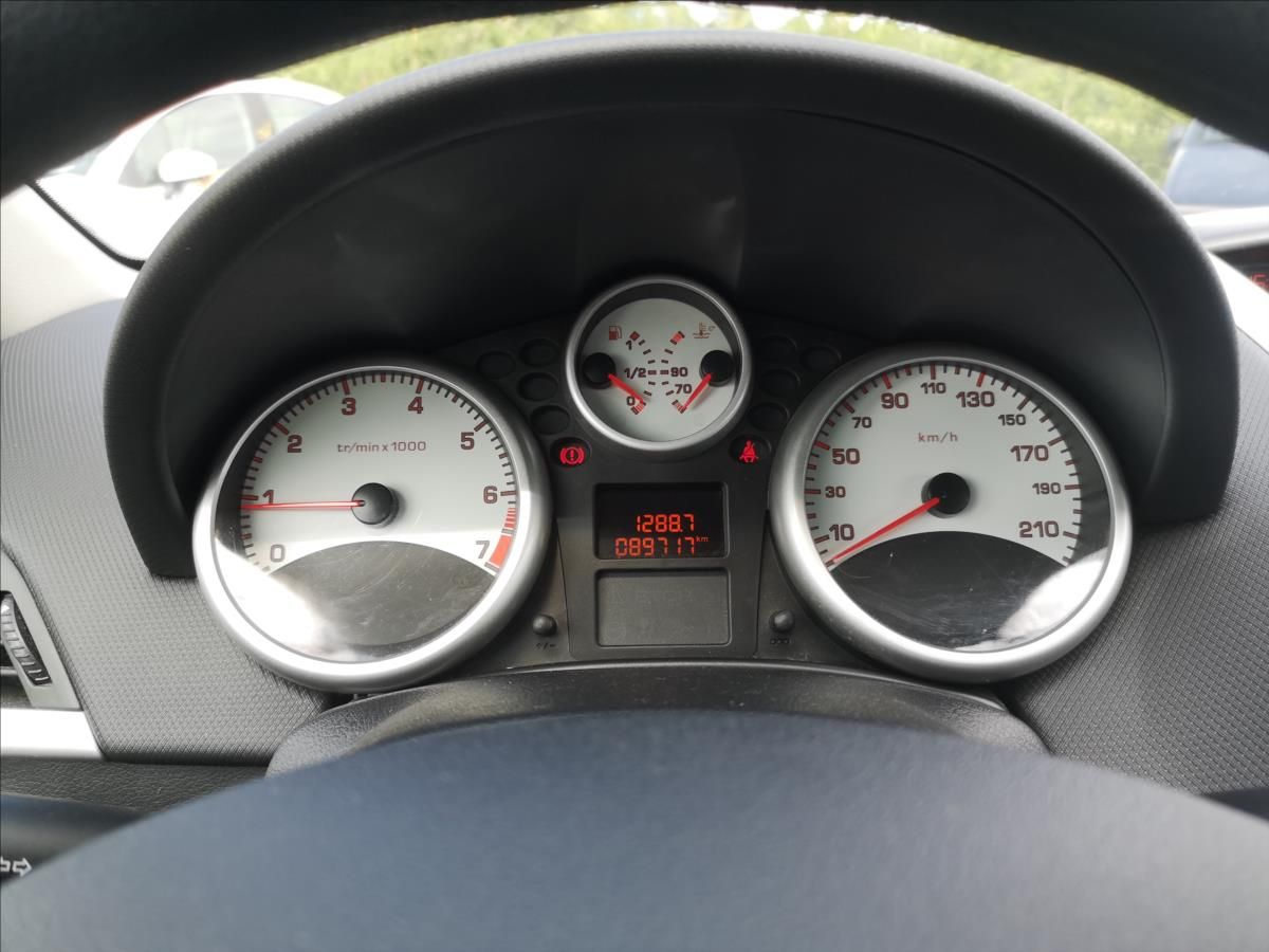 Peugeot 207, 1,4 8V  ENVY - fotka 4