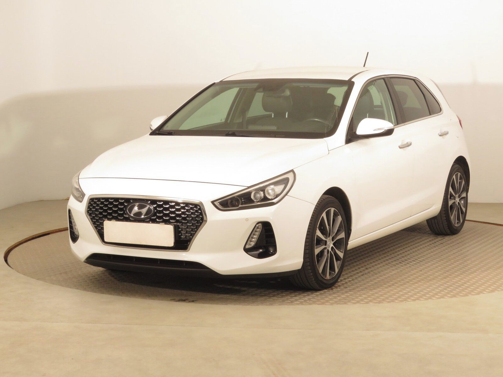 Hyundai i30, 1.6 CRDi, Comfort, Serv.kniha - fotka 2