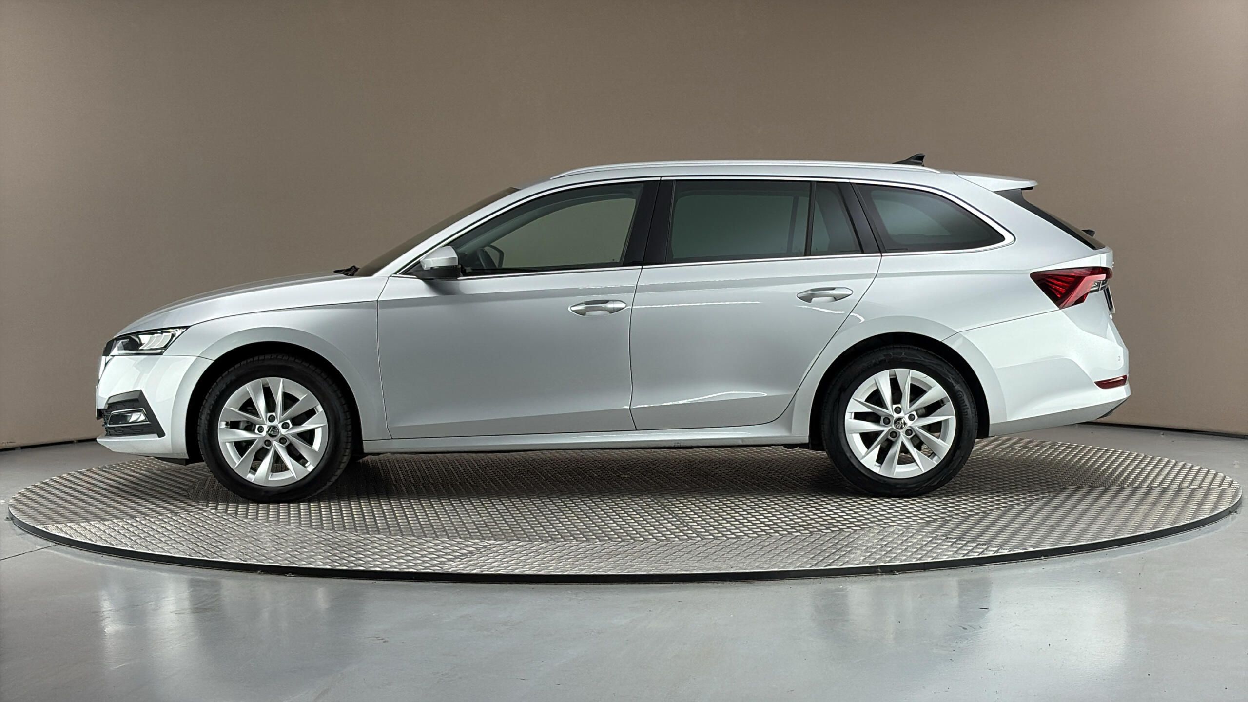 Škoda Octavia, 2.0 TDI Style Combi - fotka 4