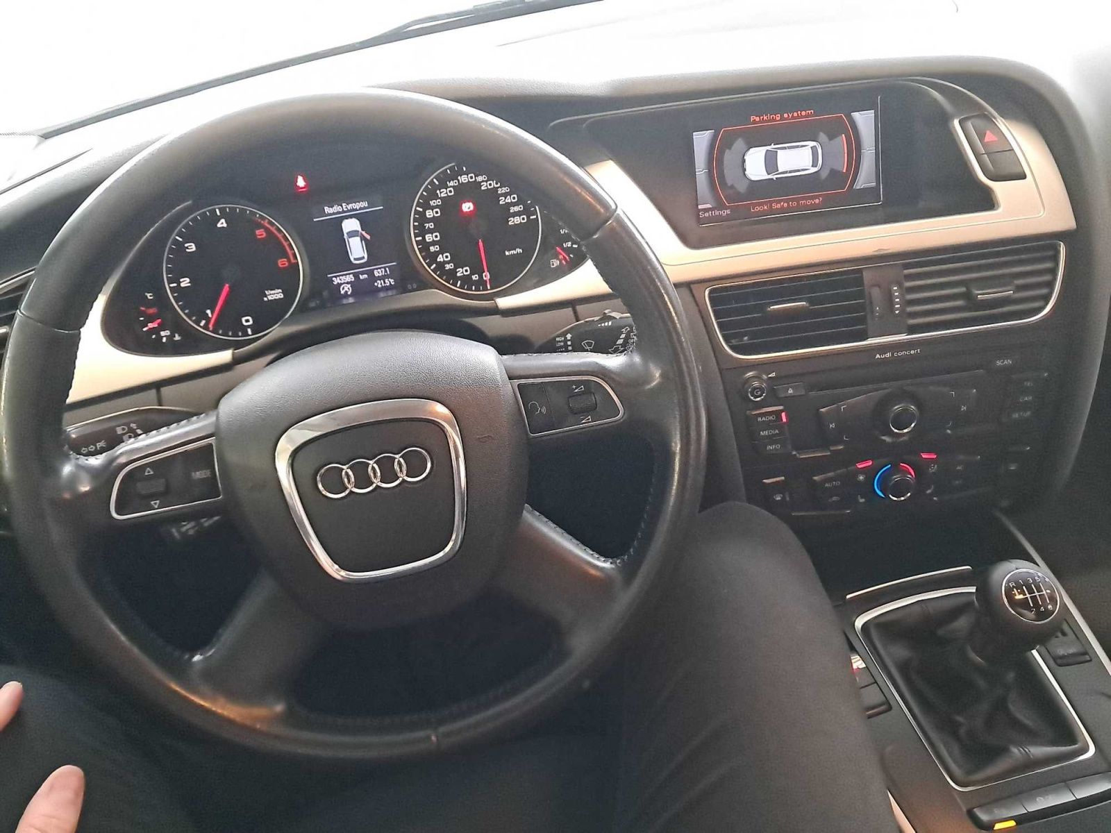Audi A4, 2.0 TDI, Xenony - fotka 3