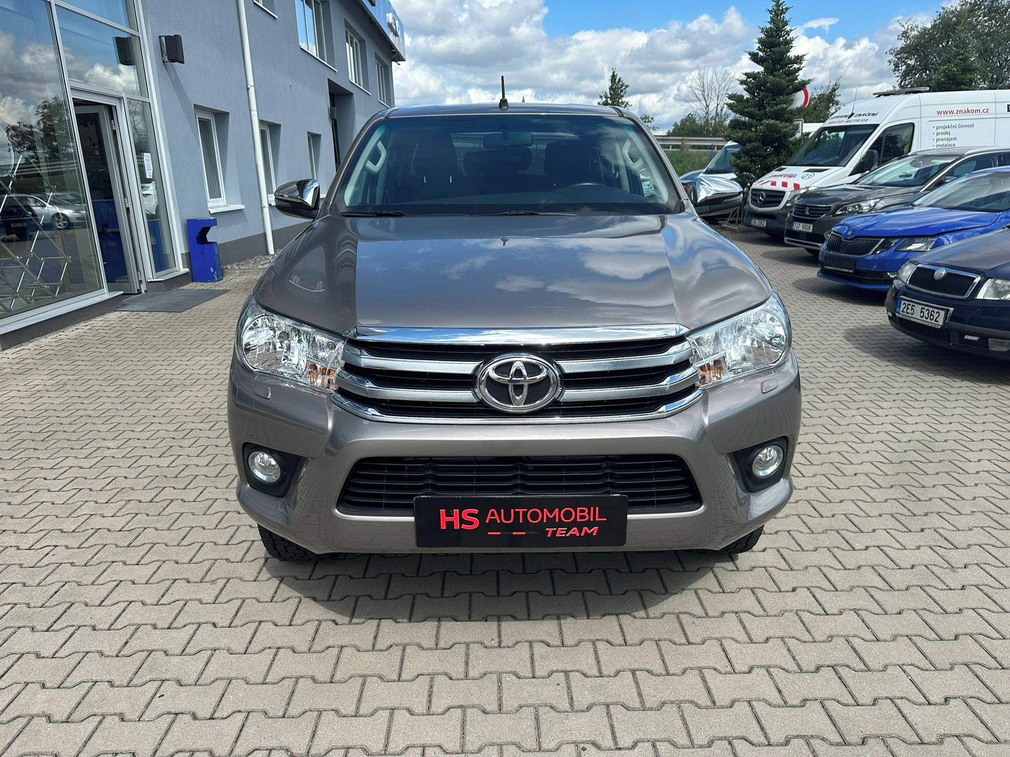 Toyota Hilux, 2,4 D 4x4 110kW  Active - fotka 3