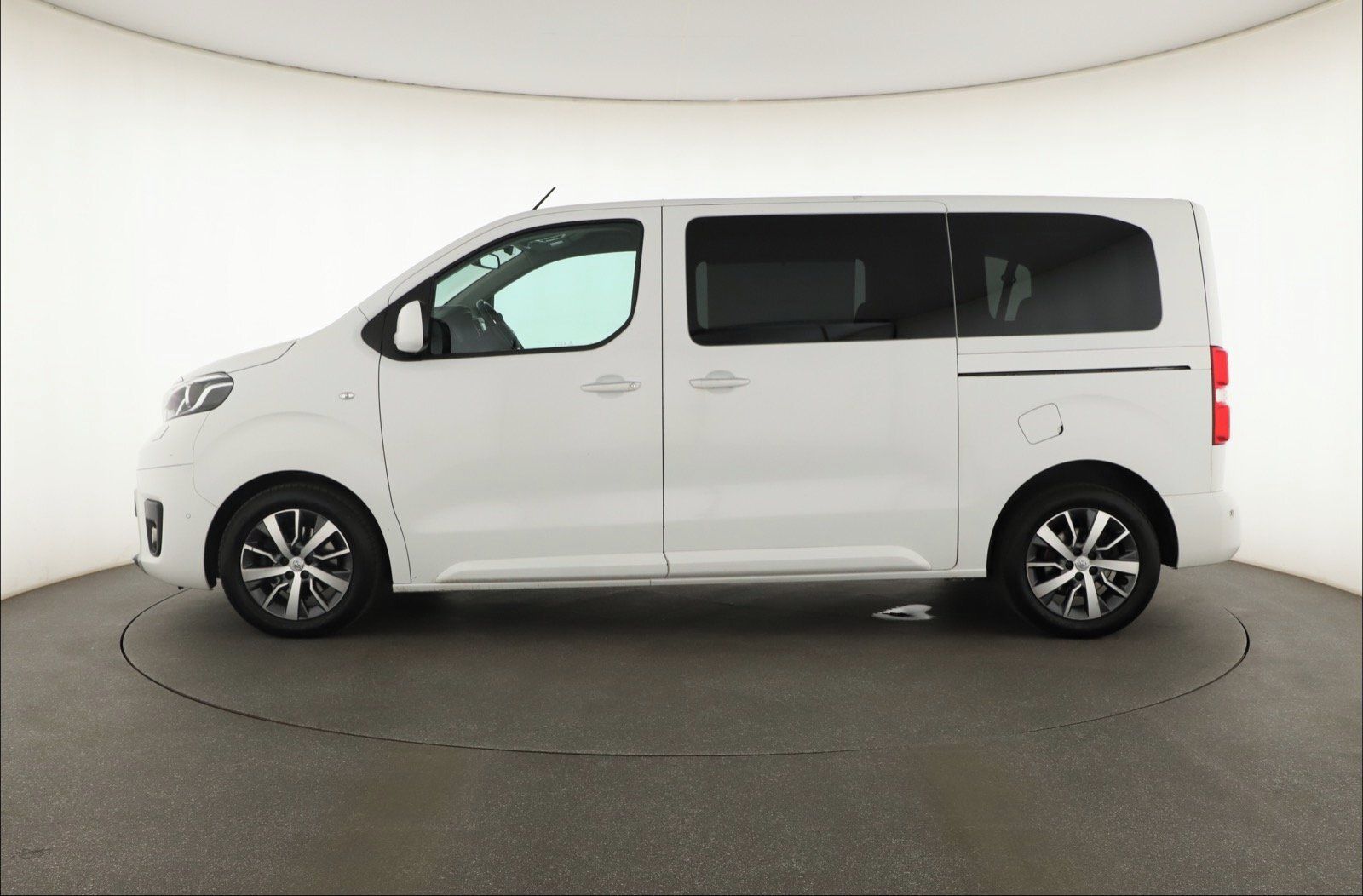 Toyota Proace Verso, 2.0 D-4D, Family, 8 míst, L1 - fotka 3