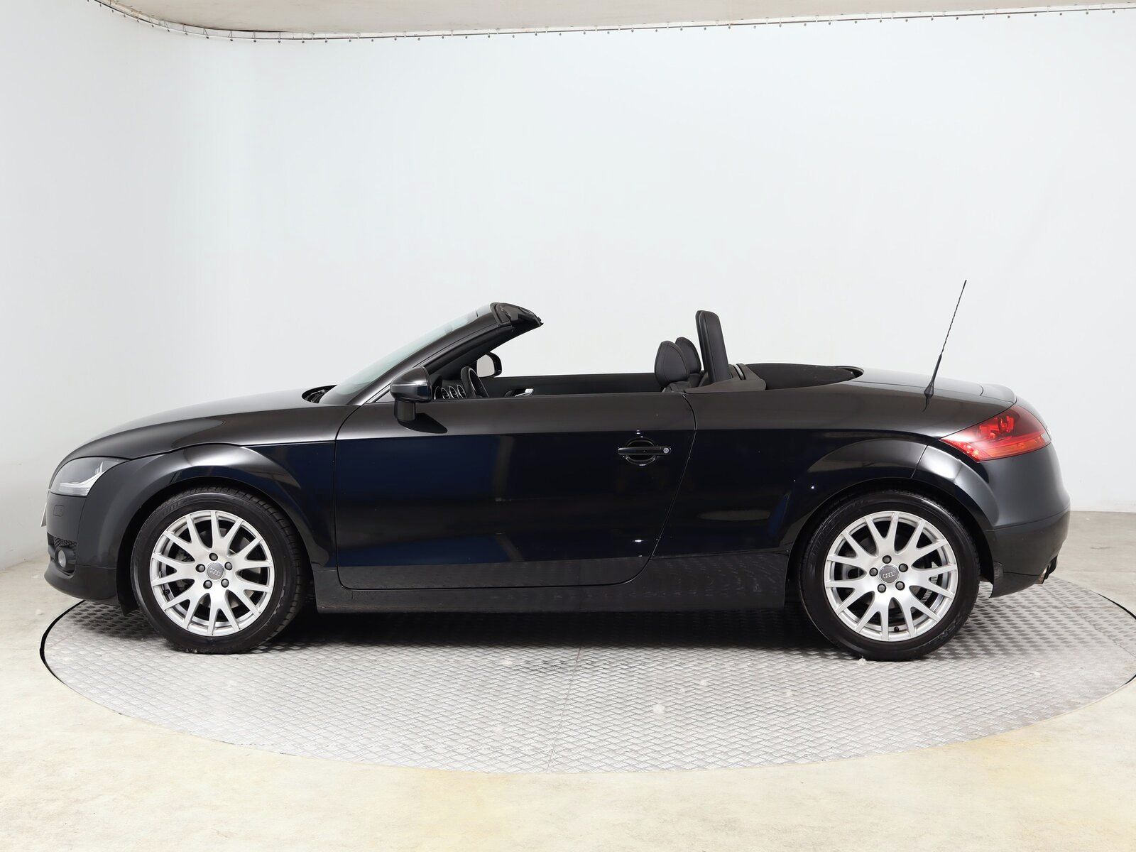 Audi TT, 2.0 TFSI, ČR,1.maj, Serv.kniha - fotka 3