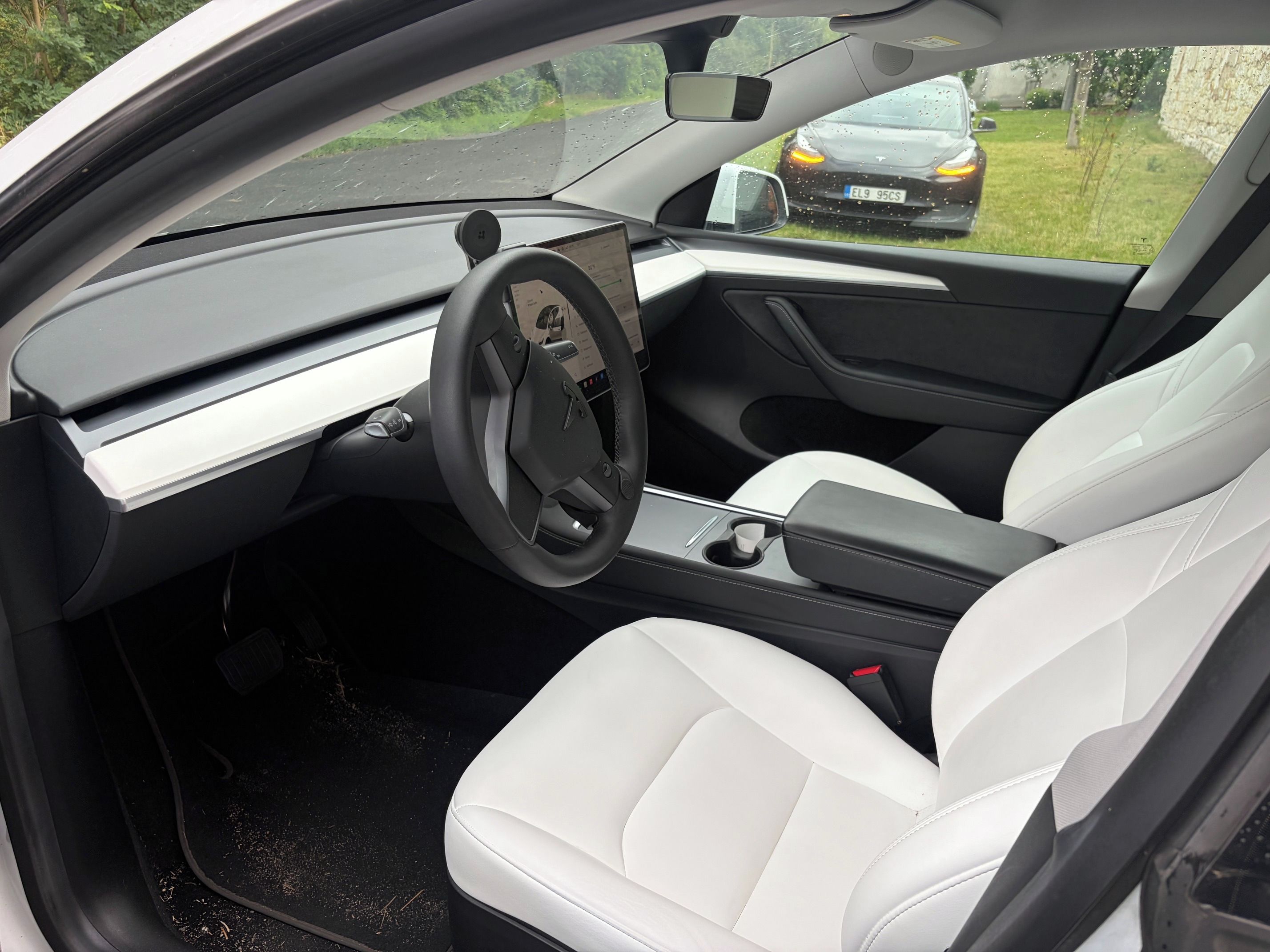 Tesla Model Y, Tesla model Y (LongRange 4x4) - fotka 4