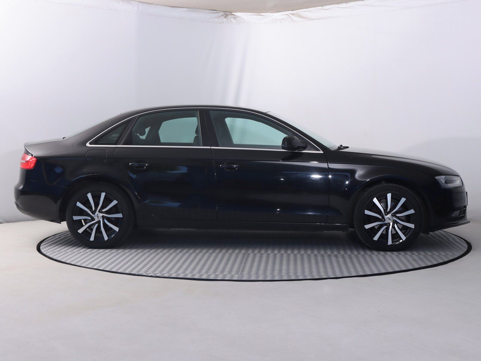 Audi A4, 2.0 TDI, Design - fotka 6