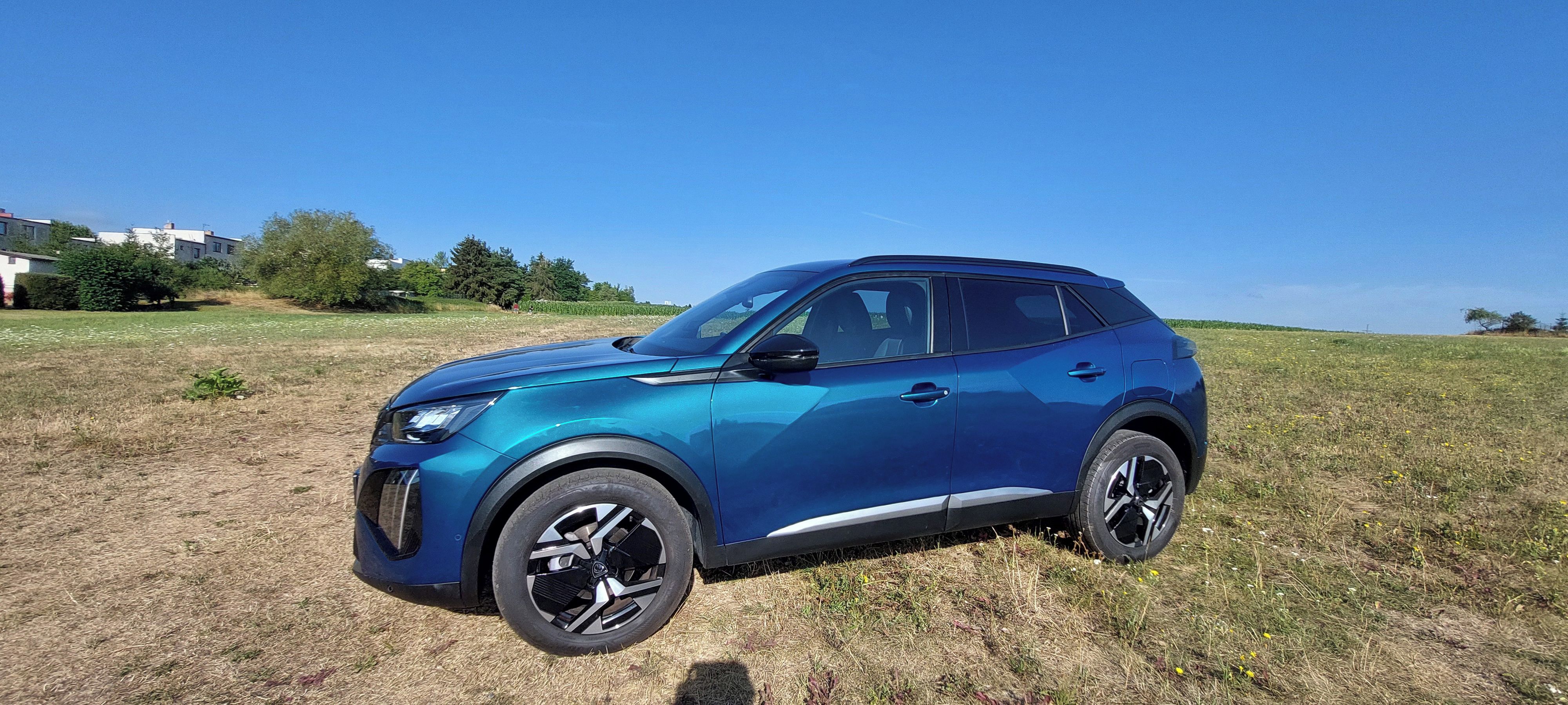 Peugeot 2008, ALLURE Pack 1.2 benzín - fotka 2
