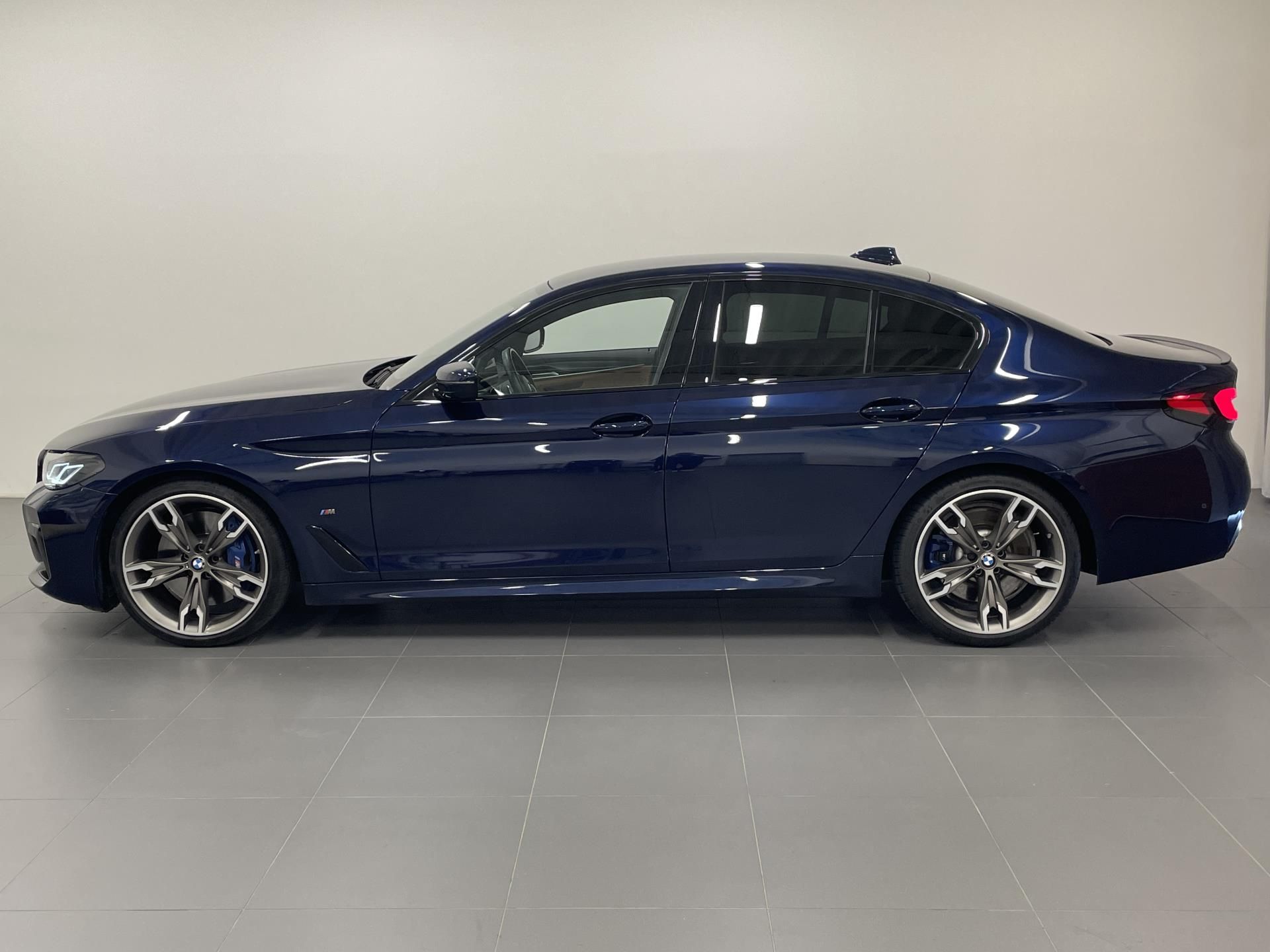 BMW Řada 5, M550i xDrive Sedan - fotka 3