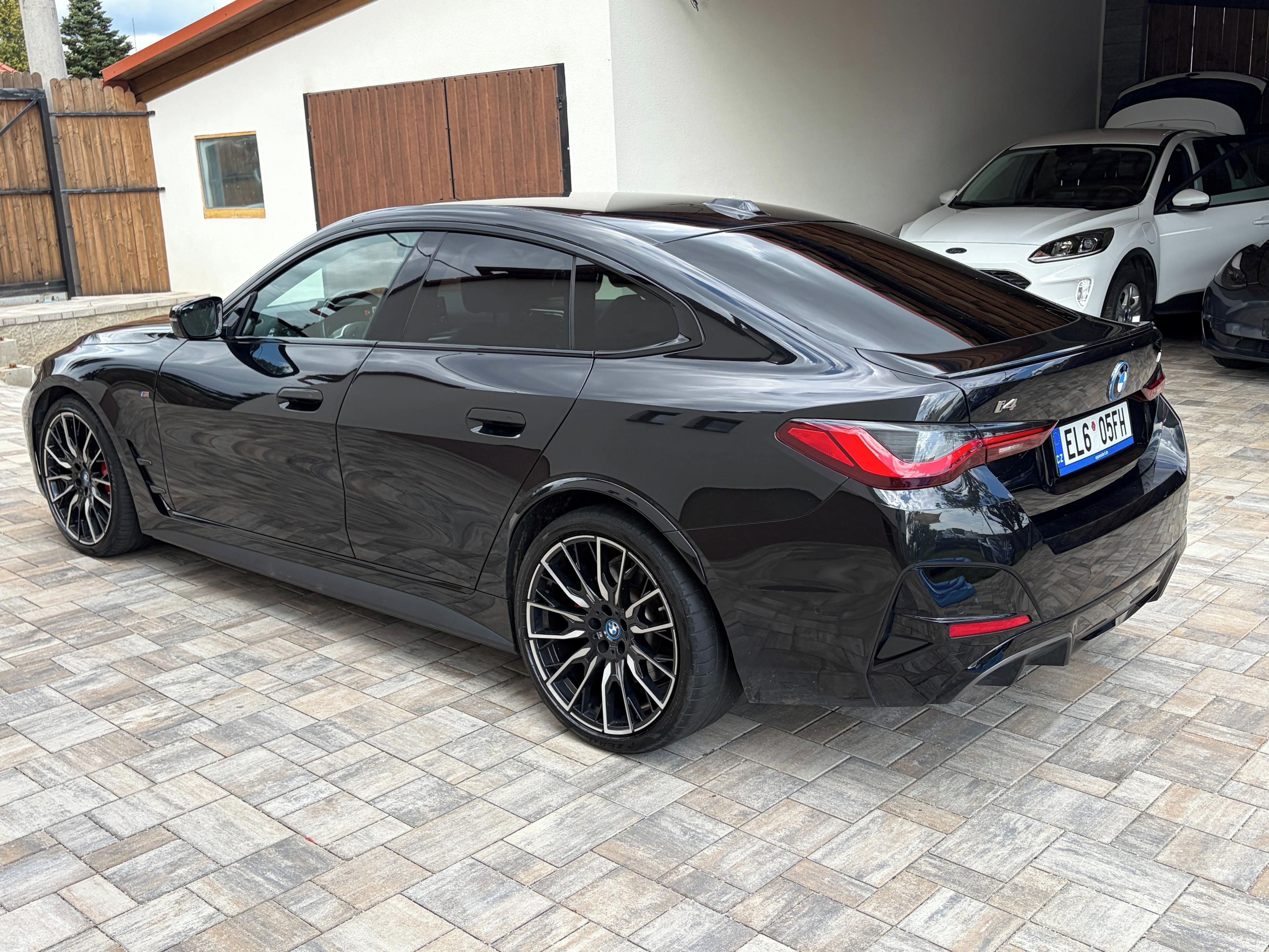 BMW i4, M50 DAPP+, tażné, kola 20",18" - fotka 2