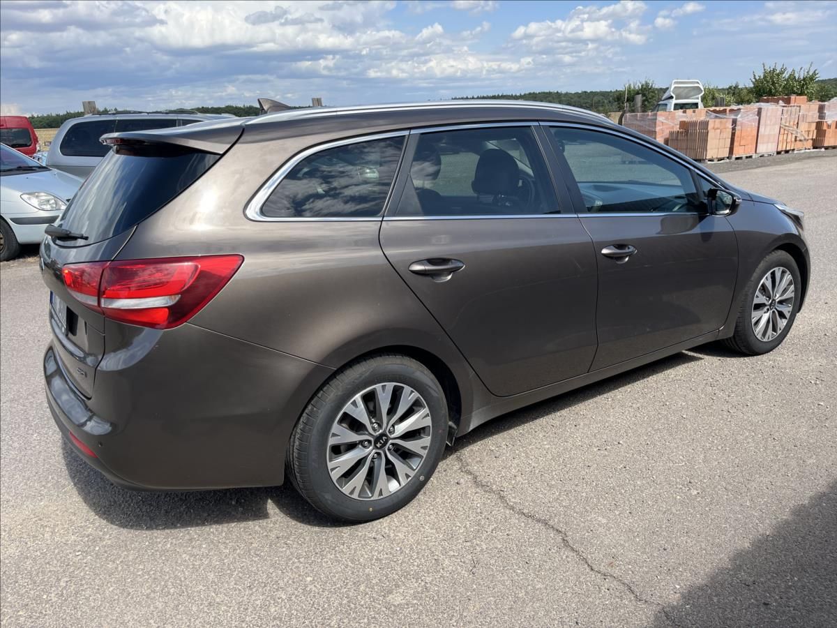 Kia Cee´d, 1,6 CRDi ČR KLIMA KAMERA NAVI - fotka 5