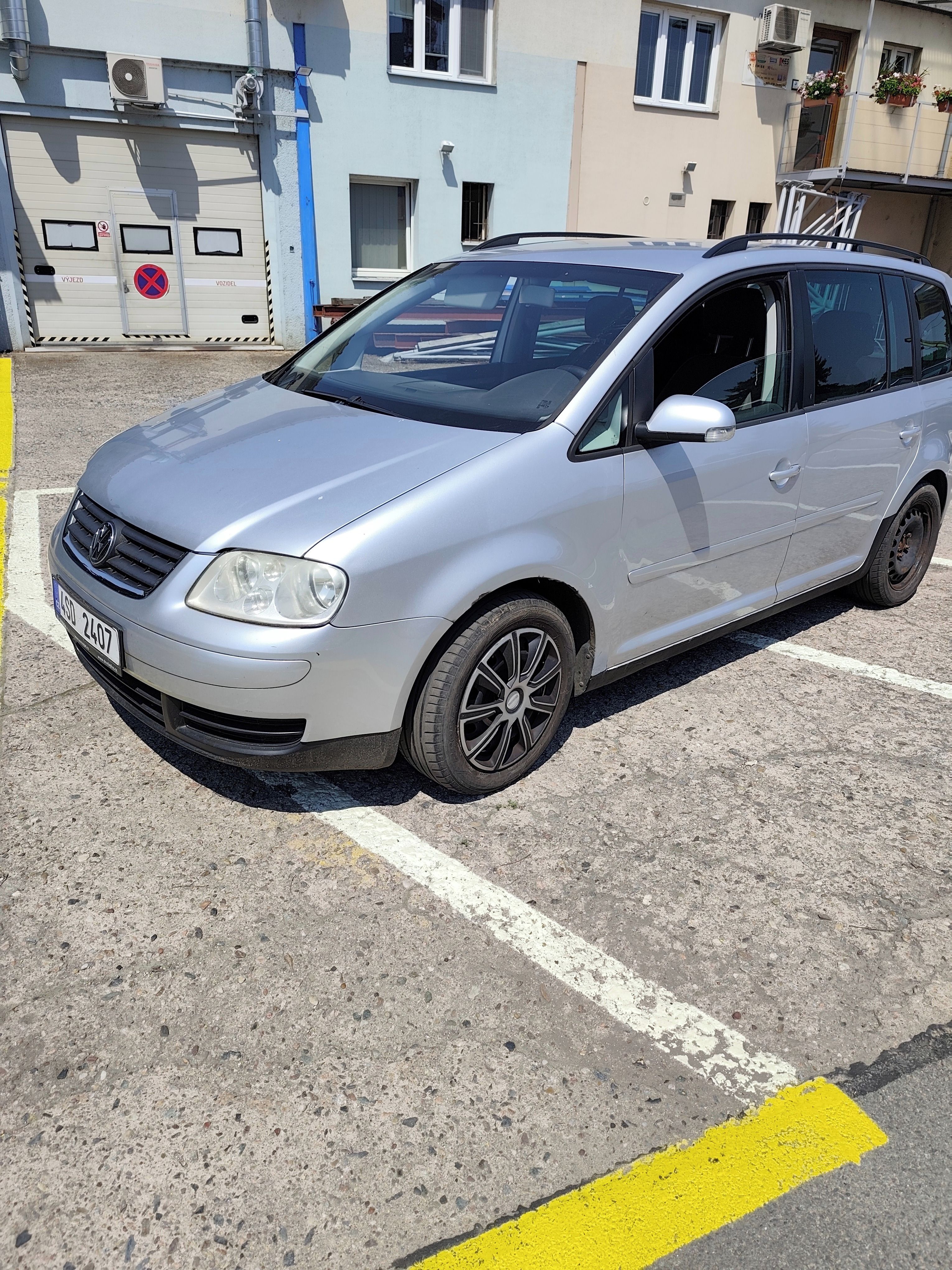 Volkswagen Touran - fotka 5