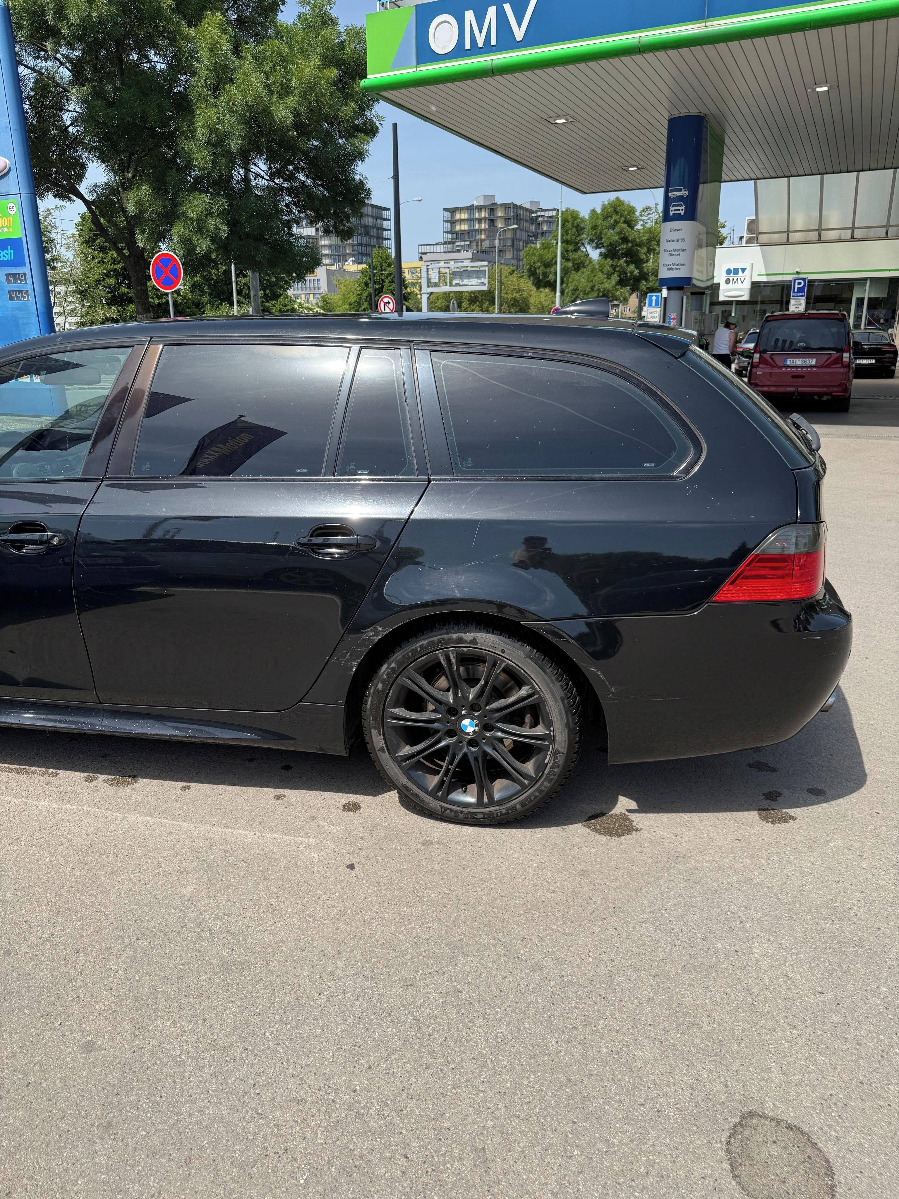 BMW Řada 5, E61 MPAKET XDRIVE - fotka 5