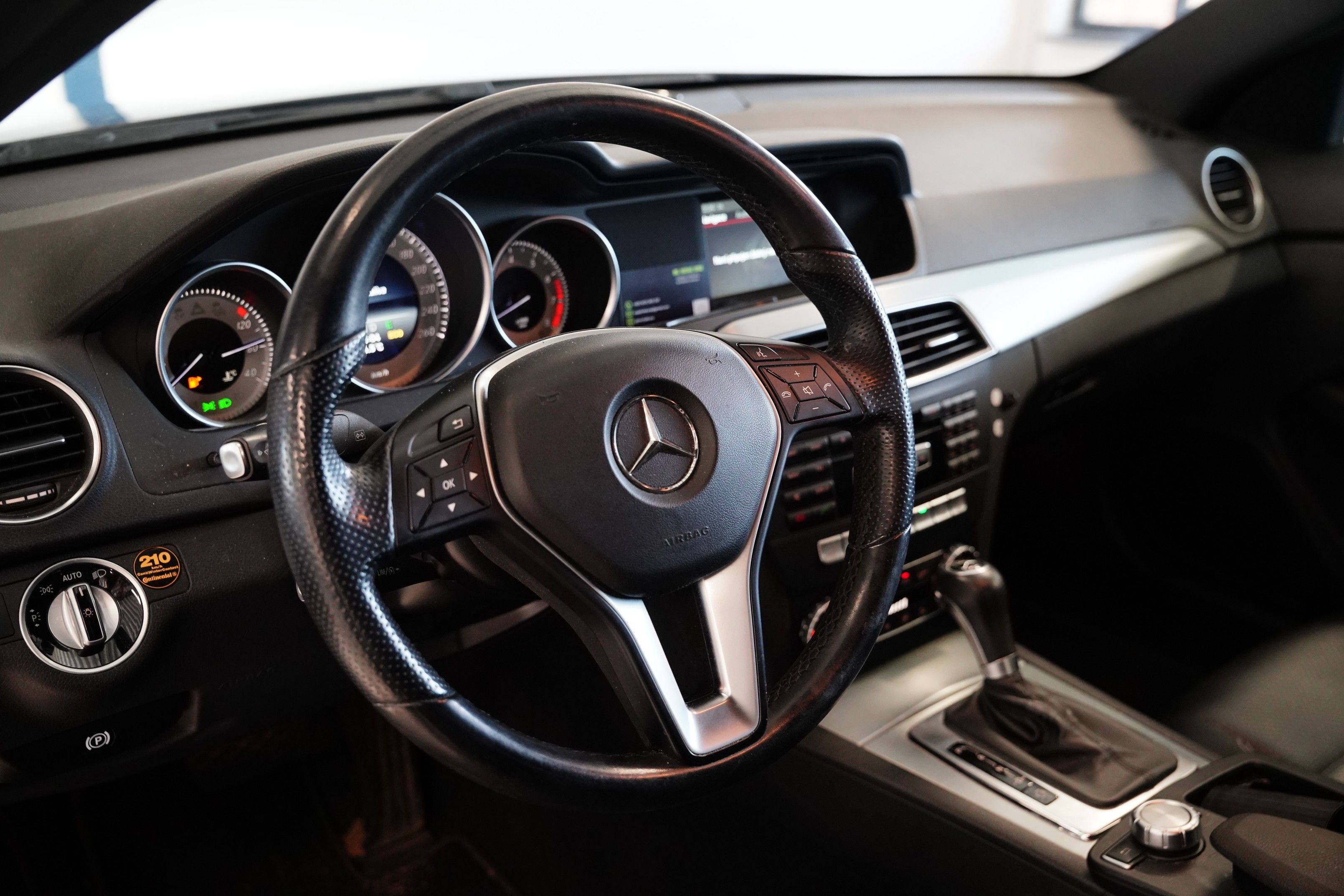 Mercedes-Benz Třídy C, C 180 115 kW - fotka 6