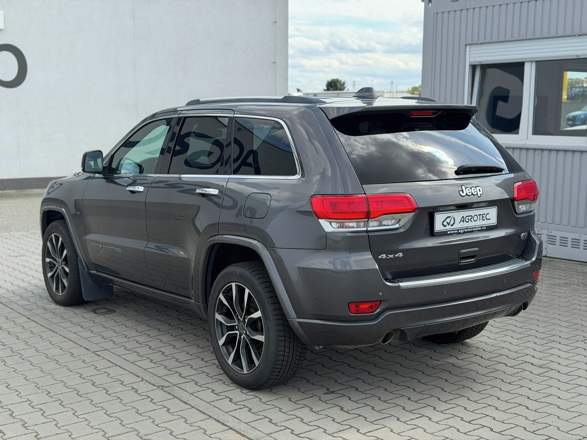 Jeep Grand Cherokee, 3.0 CRD V6 184 kW Overland 4x4 - fotka 5
