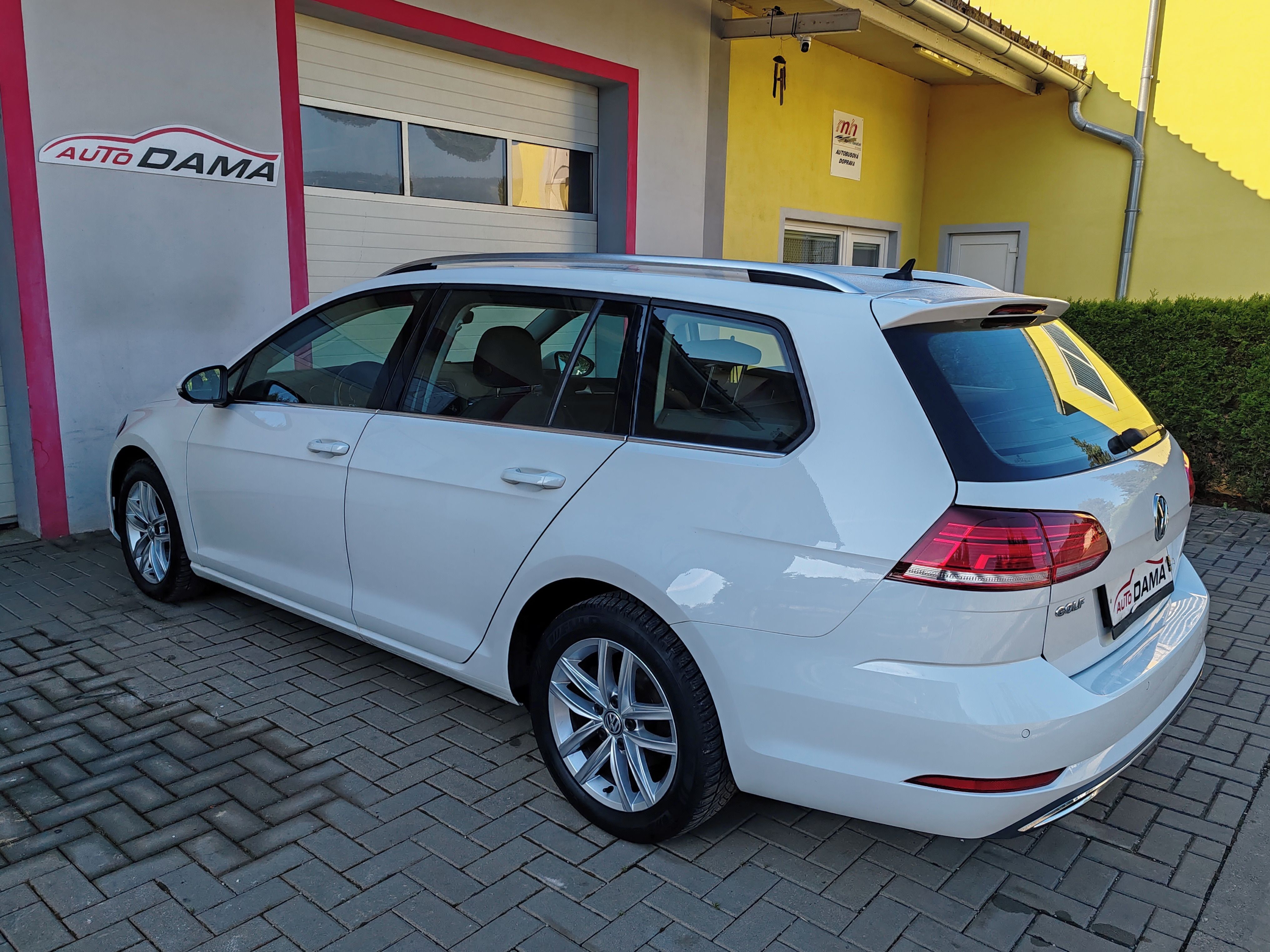 Volkswagen Golf, 1.6TDI 85KW Highline 1.M.DPHČR - fotka 6