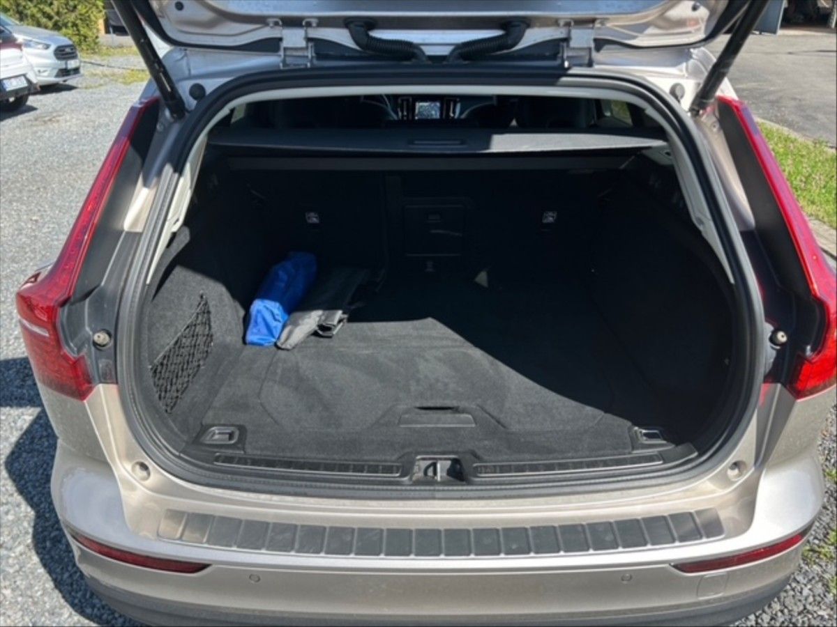 Volvo V60, 2,0 B4 benzin Core AT - fotka 6
