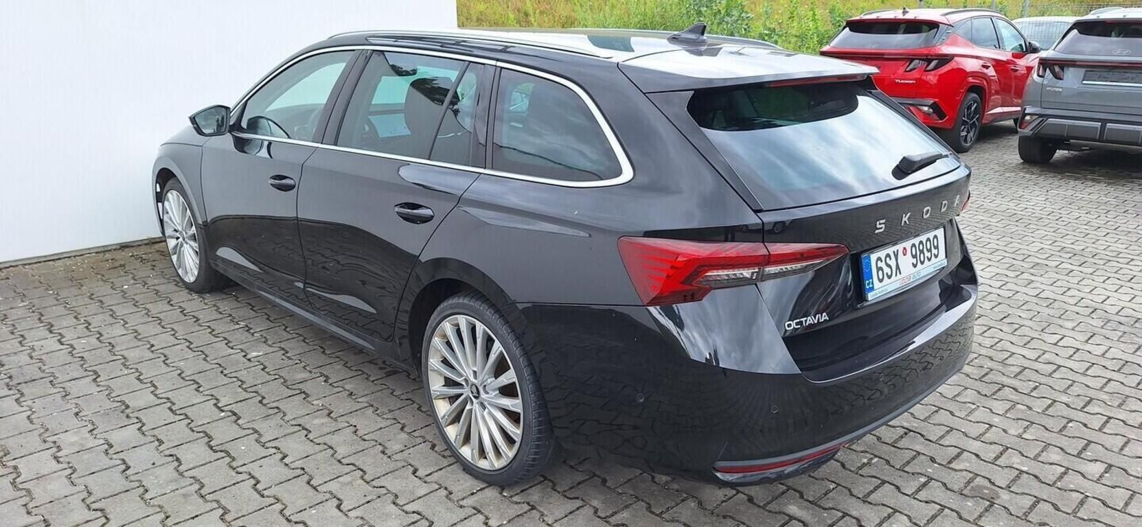 Škoda Octavia, Combi Exclusive Selection 2,0 - fotka 3