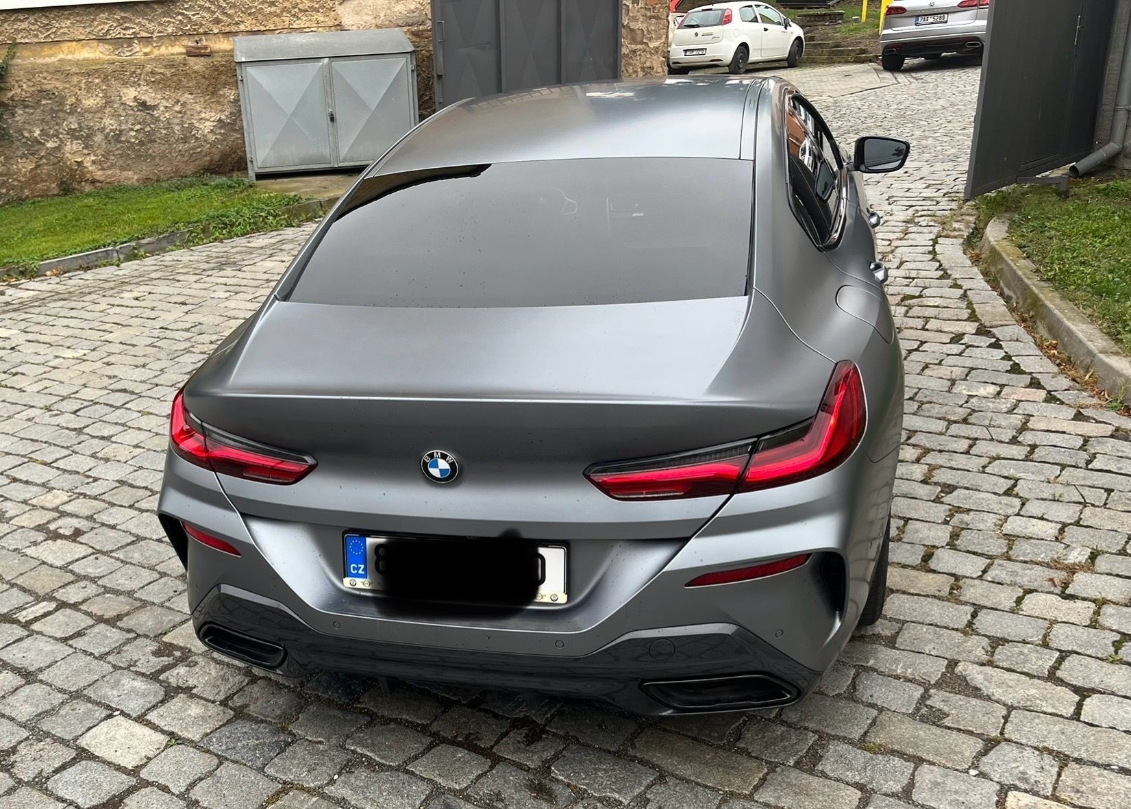 BMW Řada 8, 850i XDRIVE - fotka 3