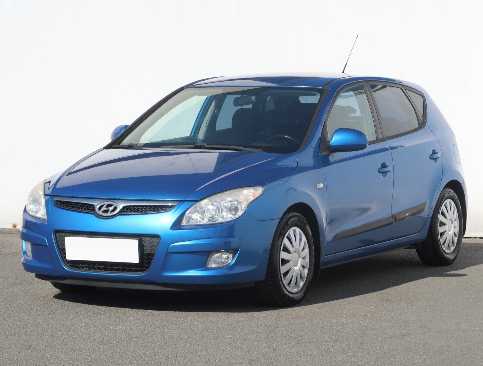 Hyundai i30, 1.6 CRDi, Automatická klima - fotka 2