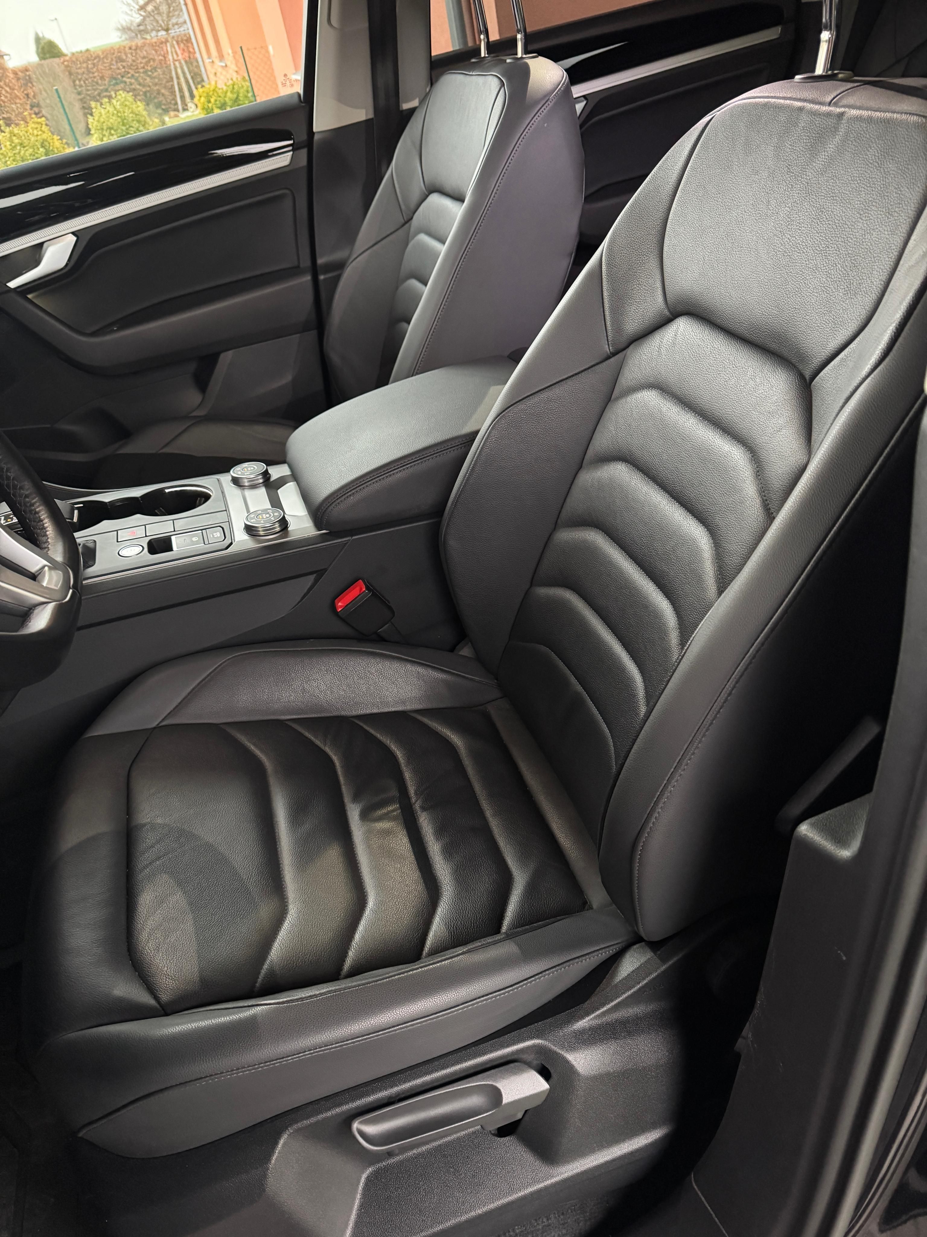 Volkswagen Touareg, vzduchový podvozek, originál t - fotka 4