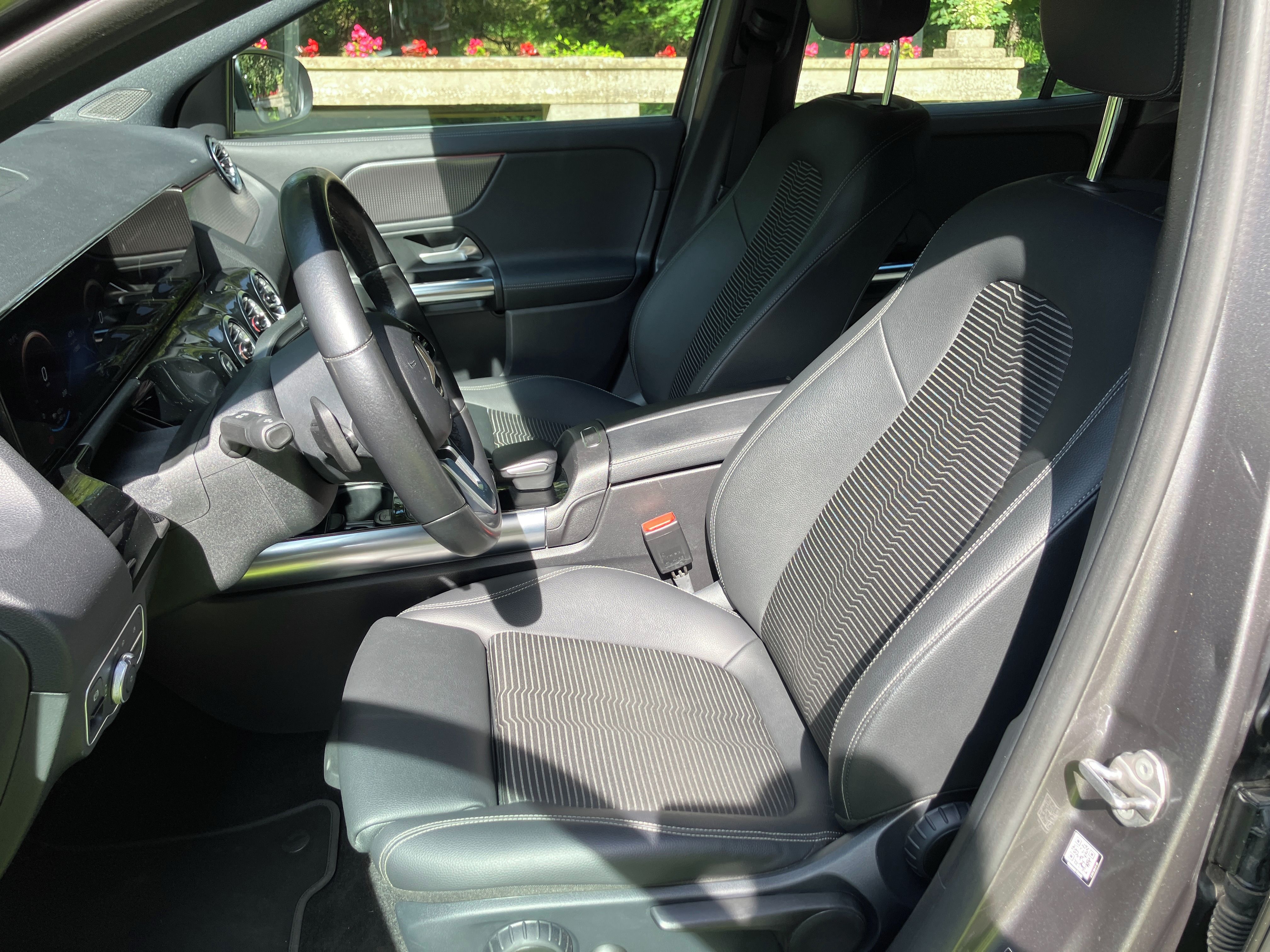 Mercedes-Benz EQA, 250 Progressive Line 67 kWh - fotka 6
