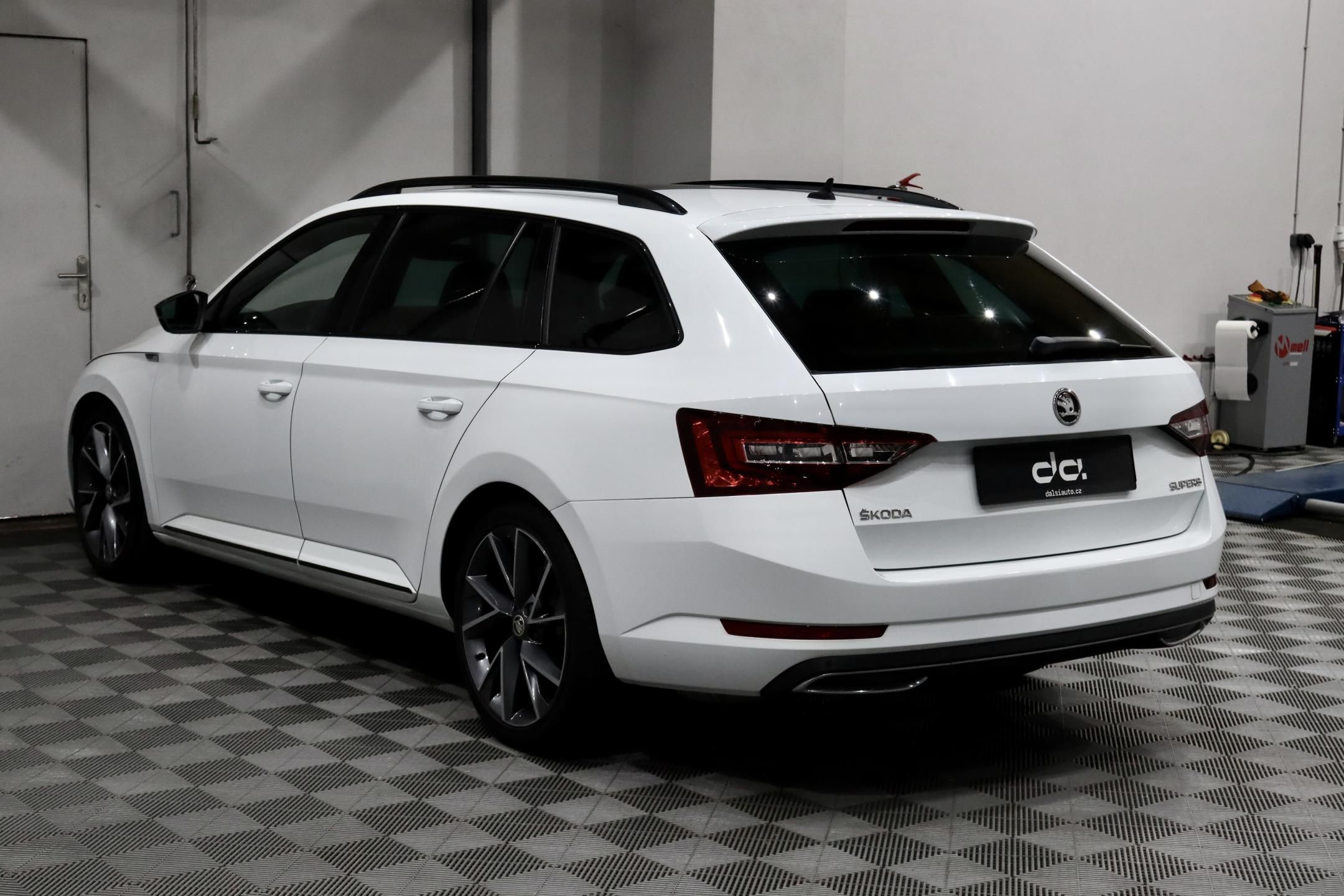 Škoda Superb, 3 2.0 TSI 162 kW DSG Sportline - fotka 5