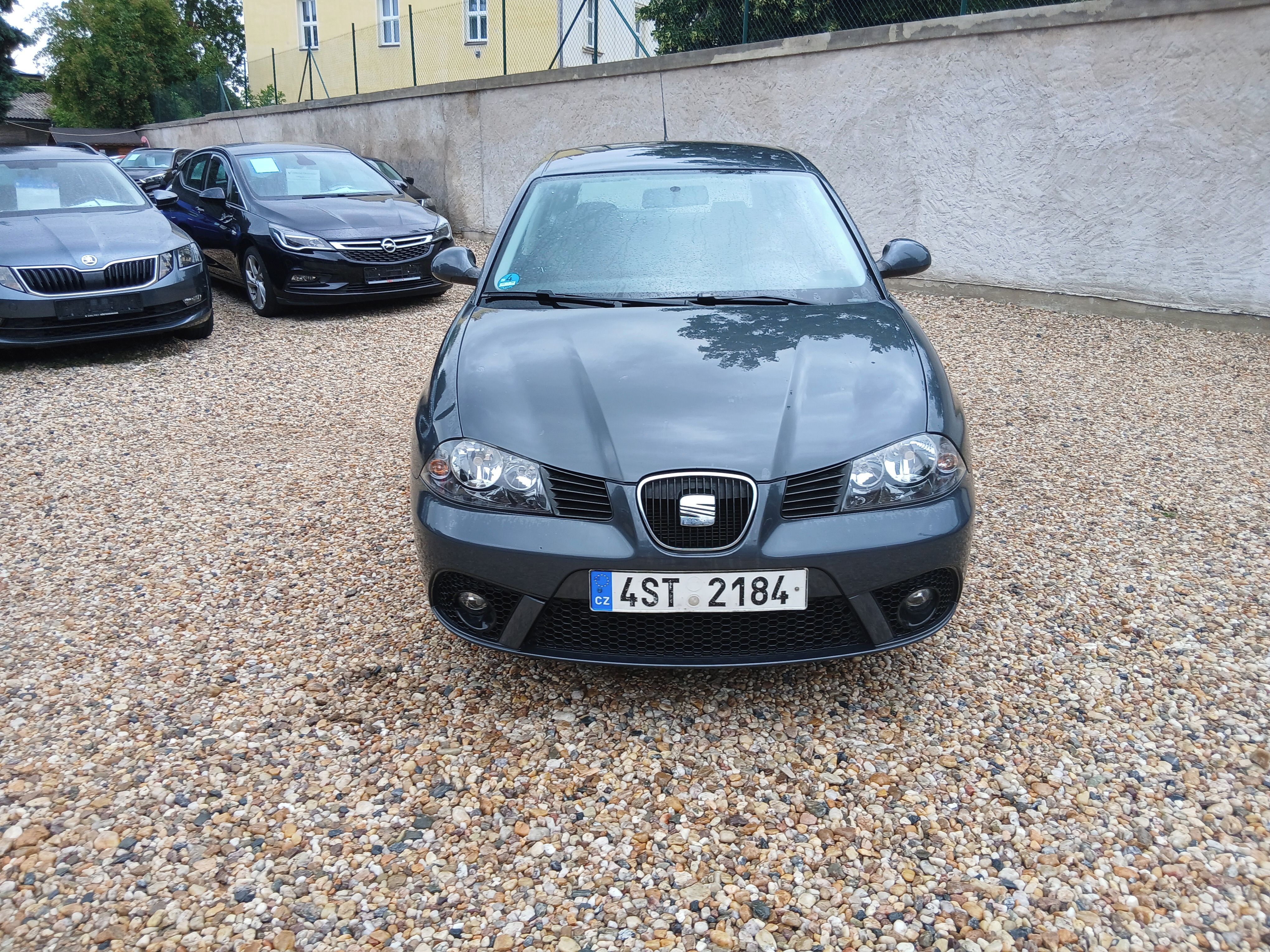 Seat Ibiza, 1.2i 51KW Klima + Zimní kola - fotka 2