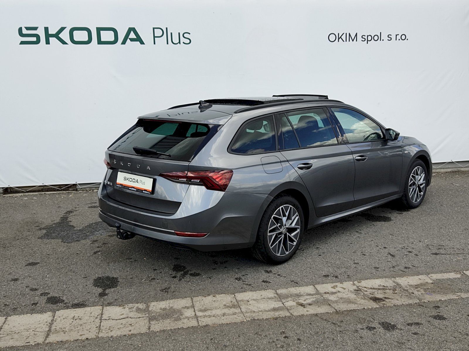 Škoda Octavia, Combi Tour 2,0 Tdi 110 Kw DSG - fotka 2