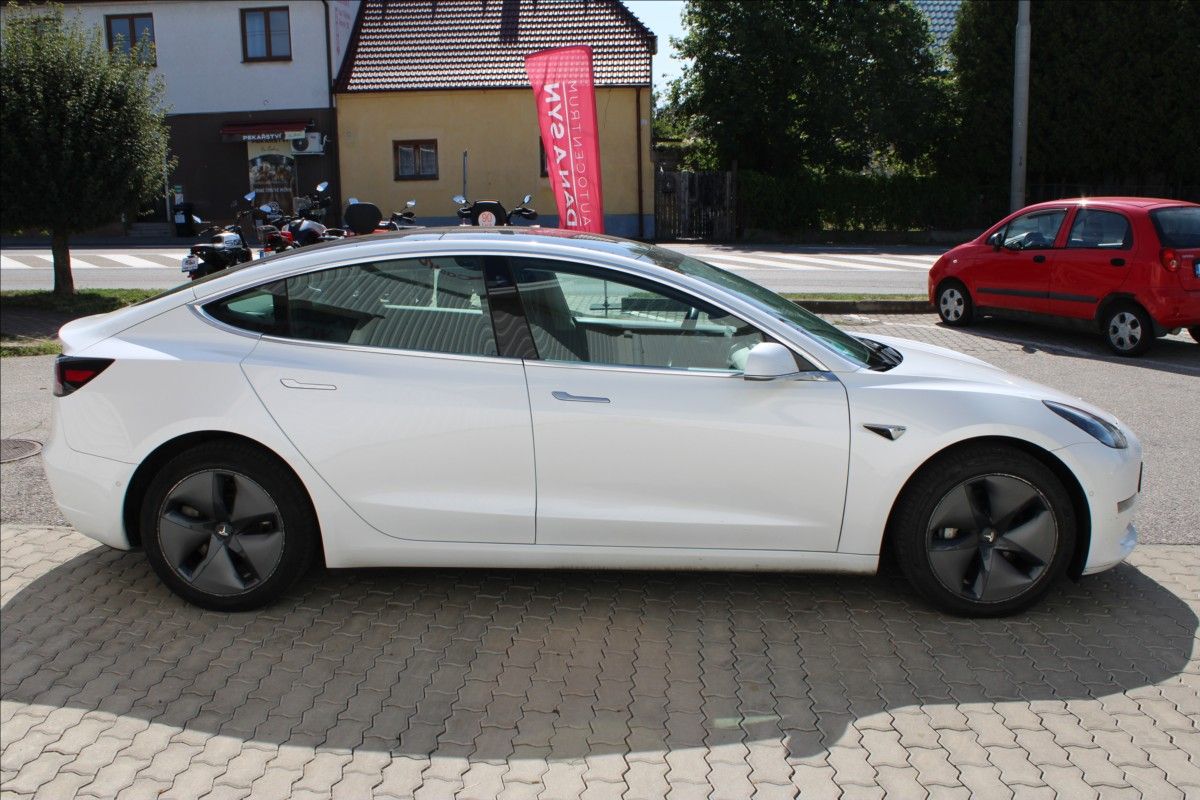Tesla Model 3, AWD Long Range - fotka 3