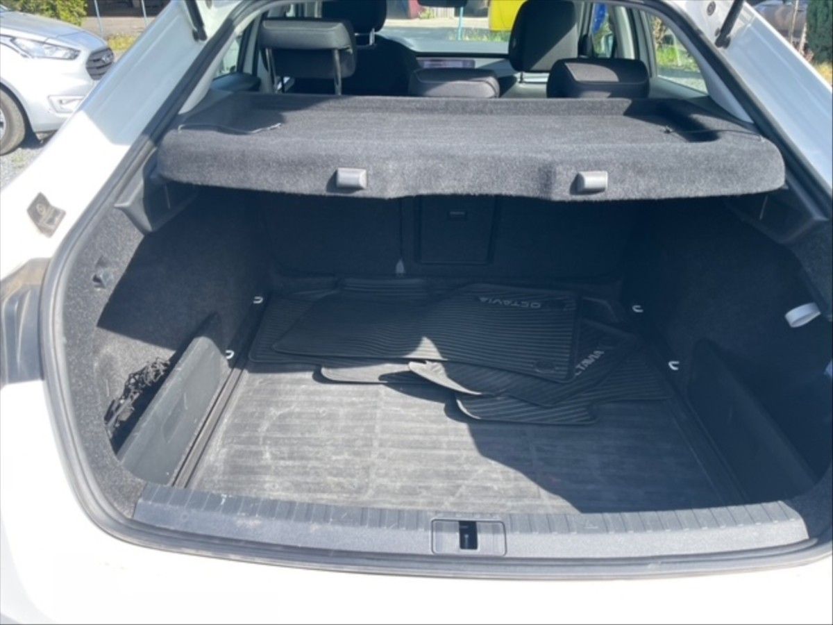 Škoda Octavia, 2,0 TDI Ambition - fotka 6