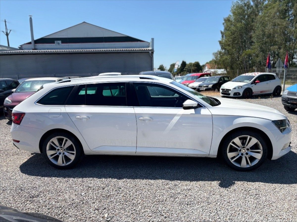 Škoda Superb, 2,0 TDi COMBI AUTOMAT - fotka 5