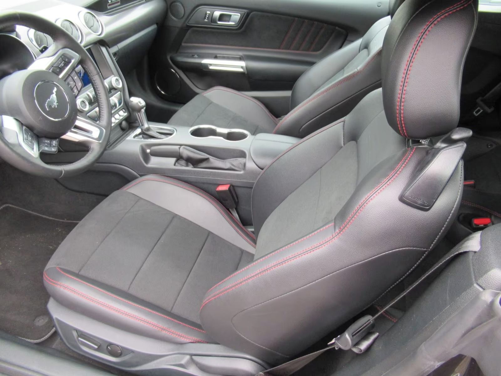 Ford Mustang, MUSTANG GT Convertible 5.0 V8 - fotka 6