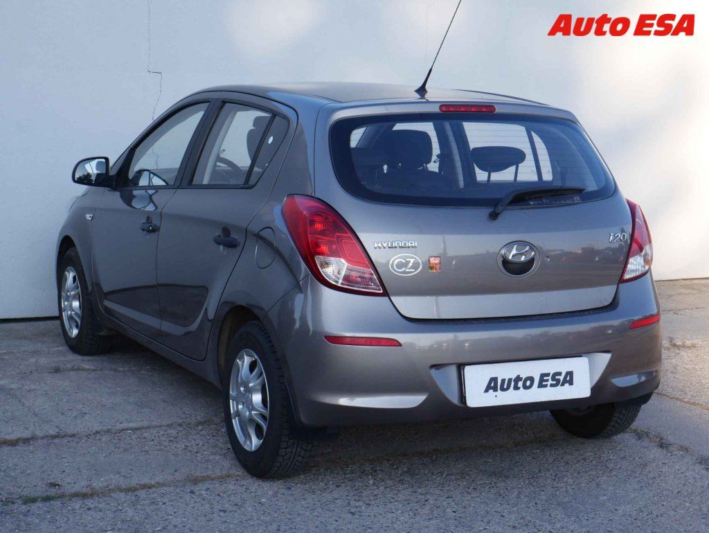 Hyundai i20, 1.2 i,1.maj,ČR - fotka 4