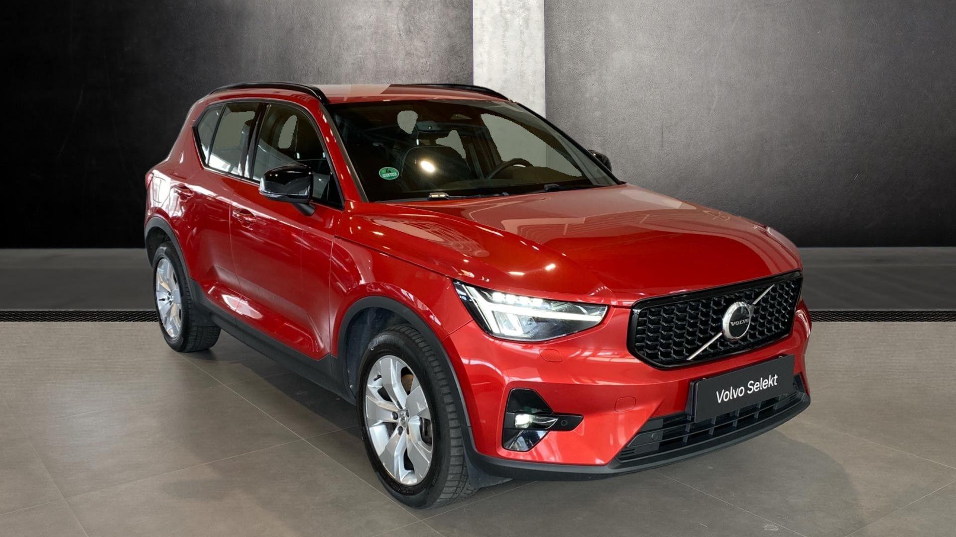 Volvo XC40, PLUS DARK, B4 AWD, 145+10 kW /