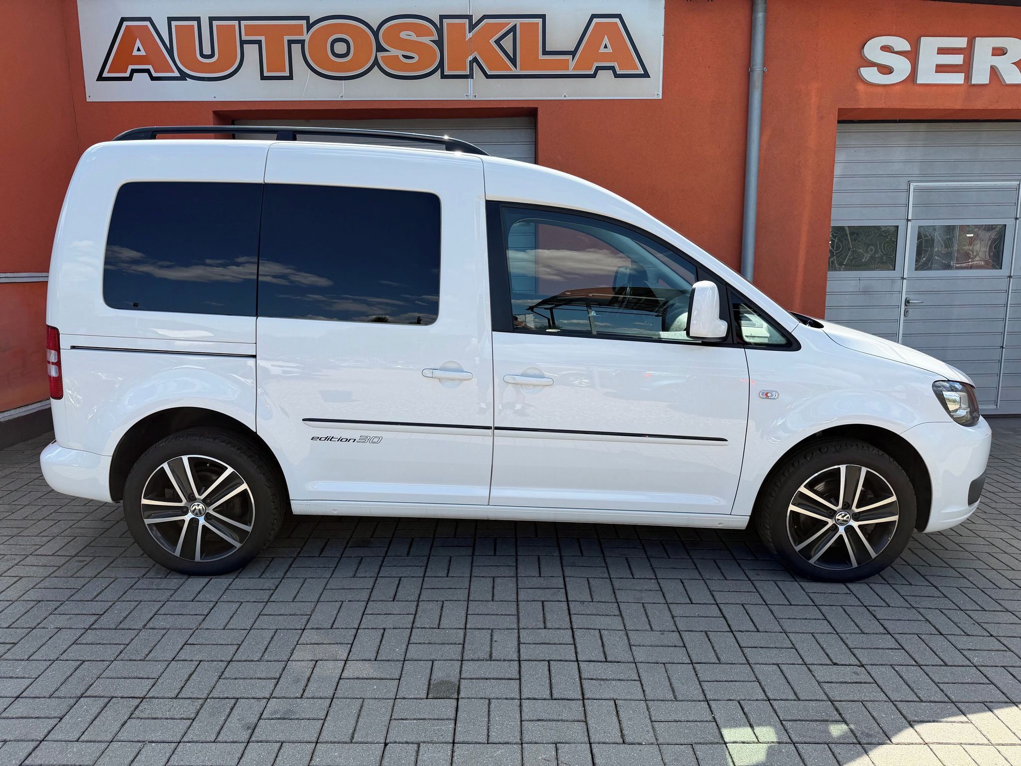 Volkswagen Caddy, 2.0 TDI 103KW Edition 30,NAVI - fotka 4