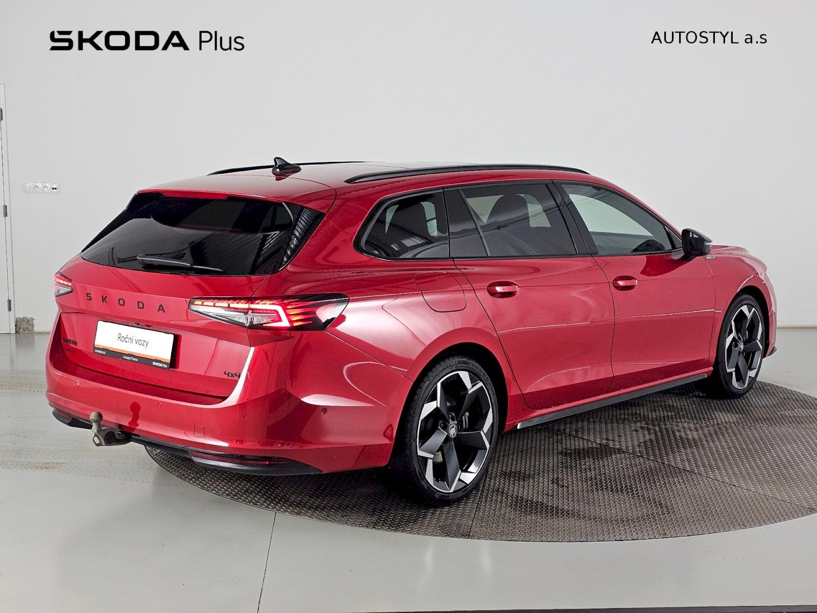 Škoda Superb, 2.0TSi 195kW 4X4 SPORTLINE PAN - fotka 2