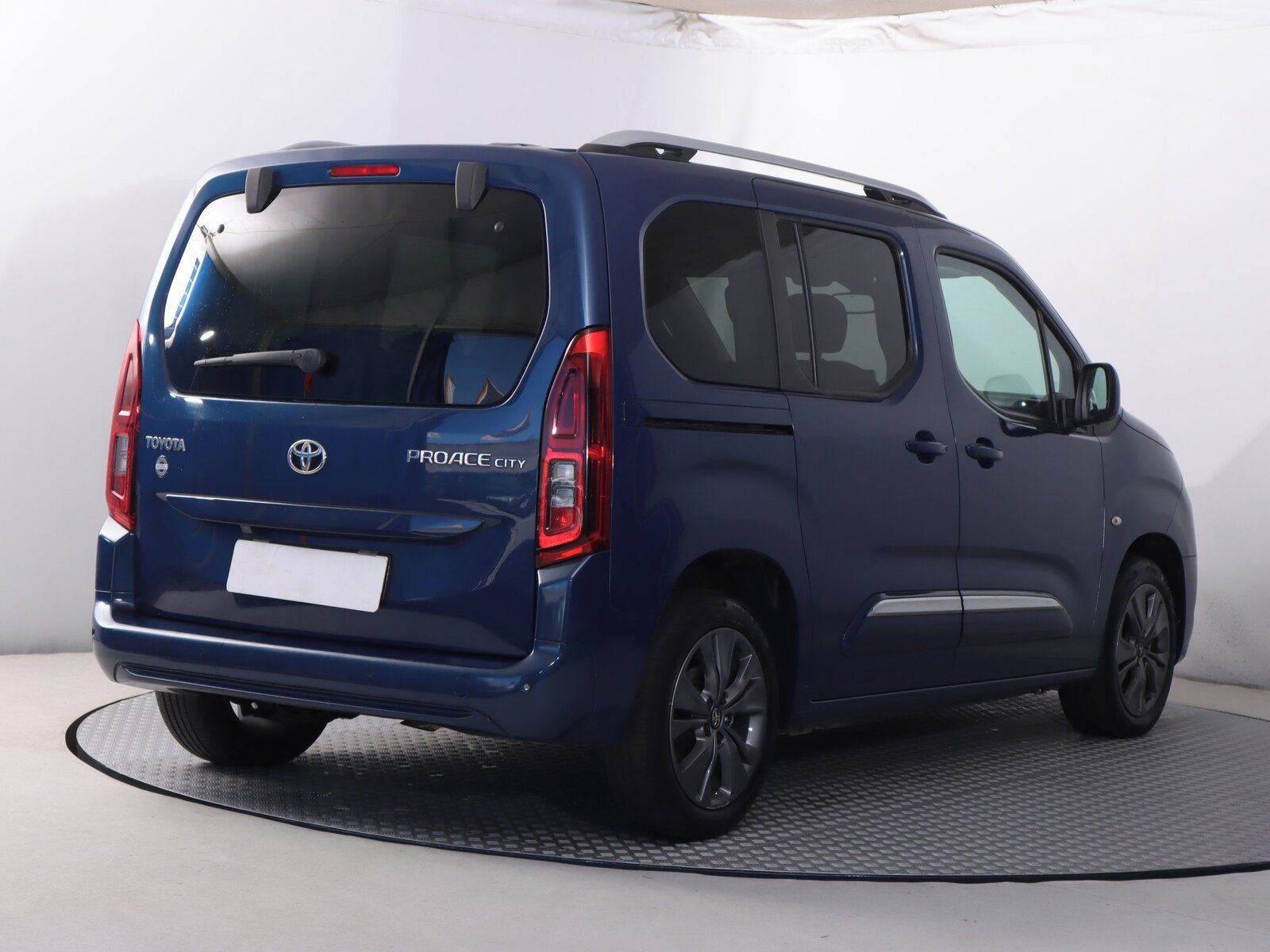 Toyota Proace City Verso, 1.5 D-4D, Family, 5Míst, ČR - fotka 5