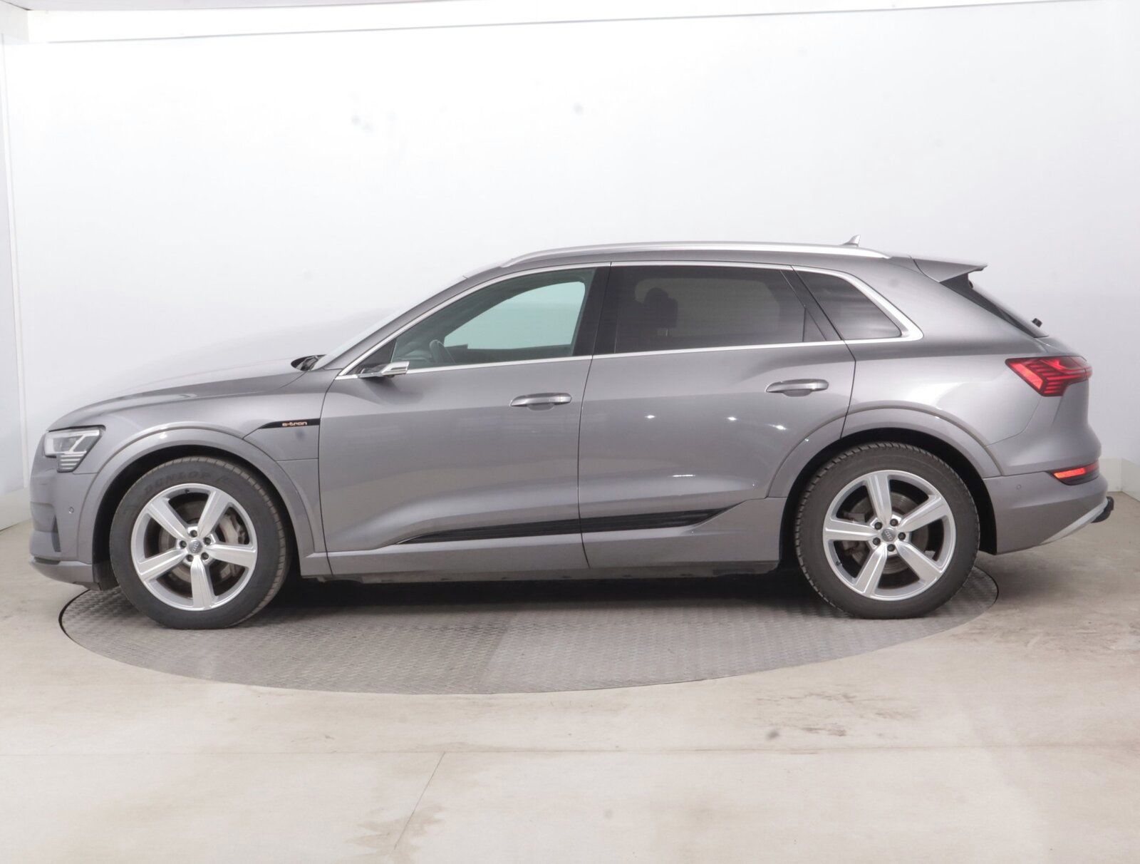 Audi e-tron, e-tron 55 quattro, SoH 90% - fotka 3