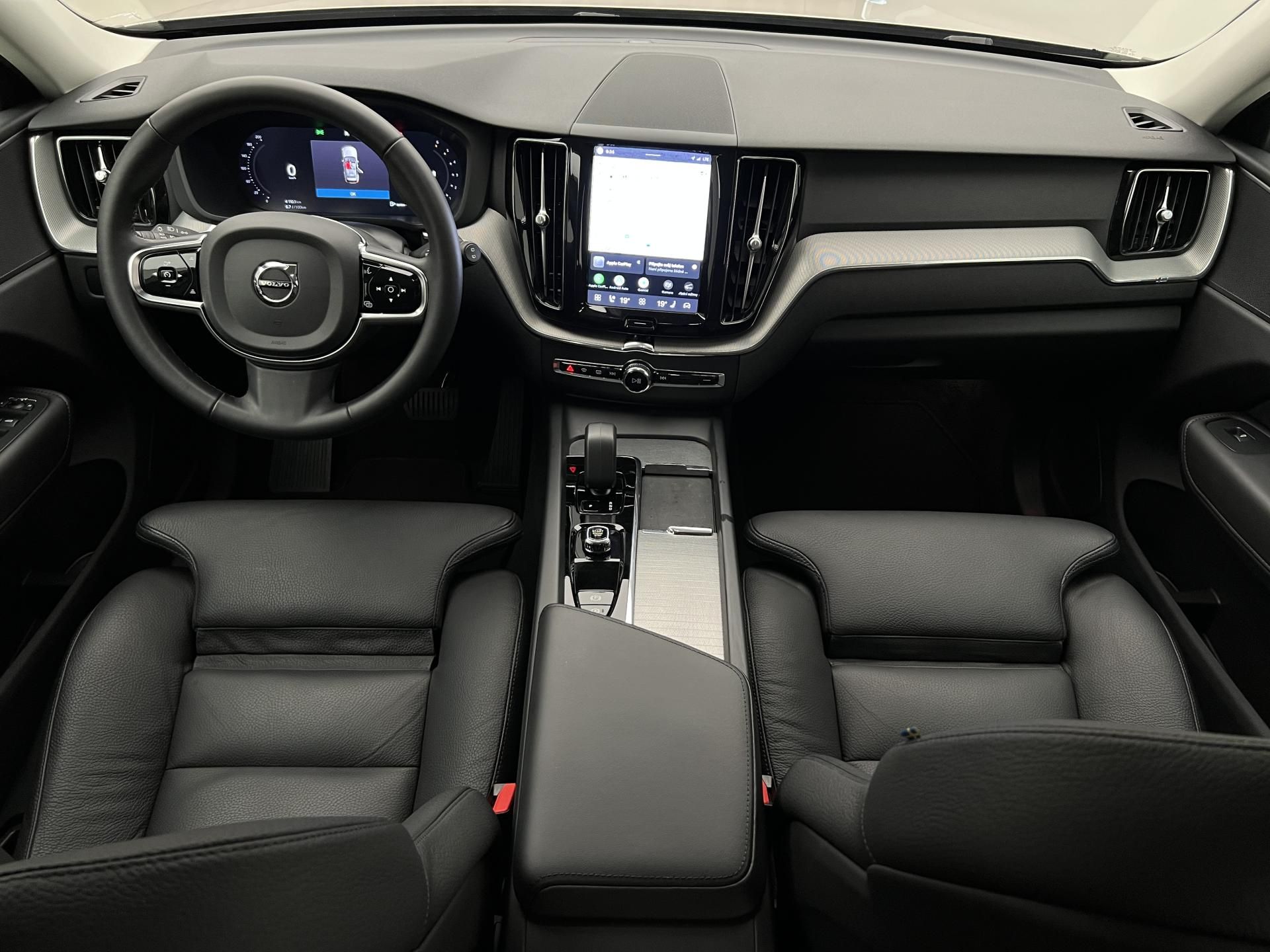 Volvo XC60, B4 AWD DARK PLUS AUT - fotka 2