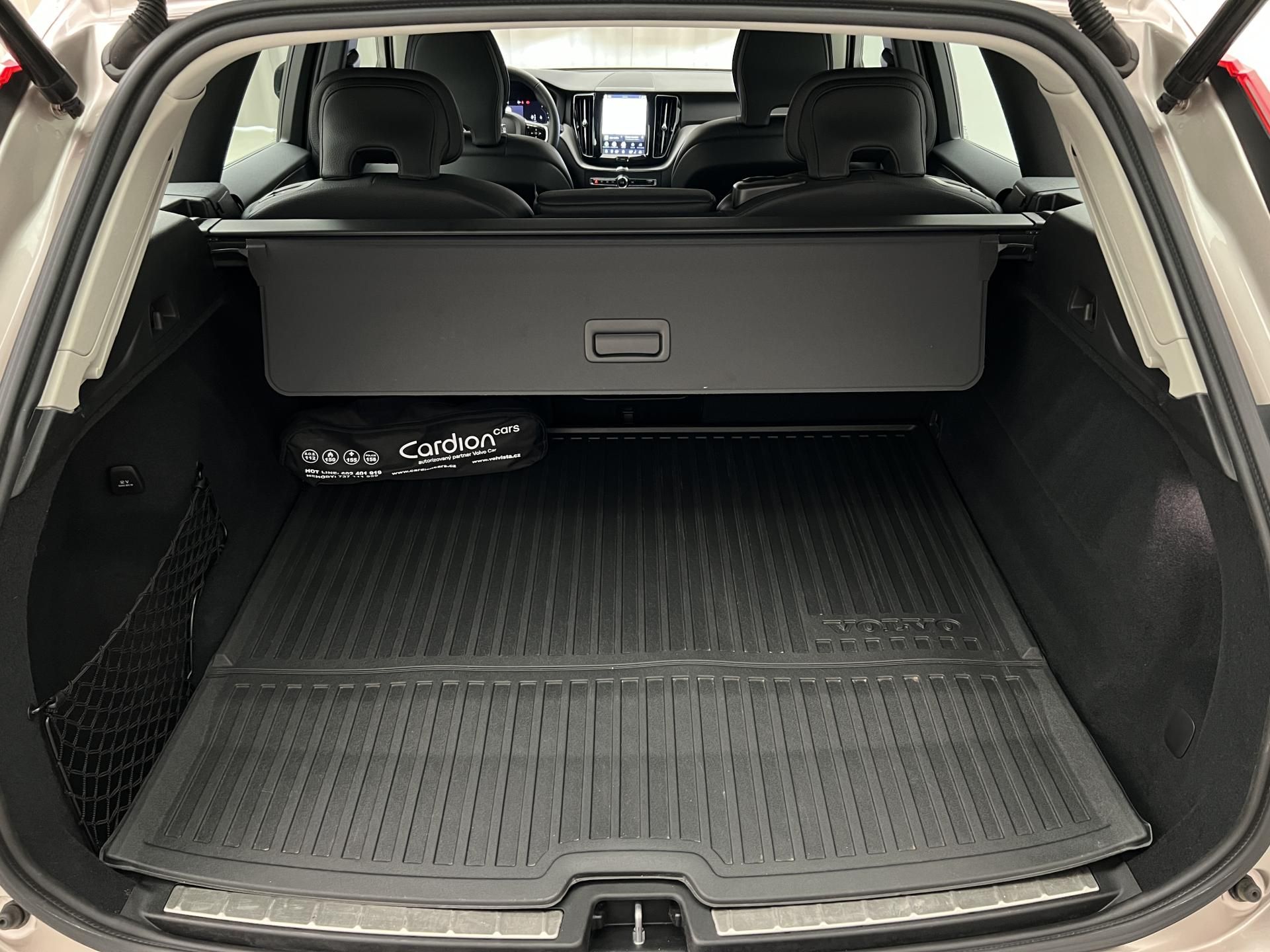 Volvo XC60, B4 AWD DARK PLUS AUT - fotka 5