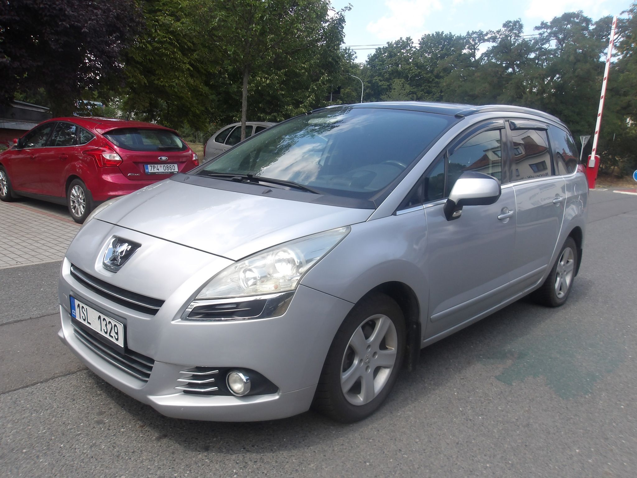 Peugeot 5008, 1,6i KŮŽE, PĚKNÝ !