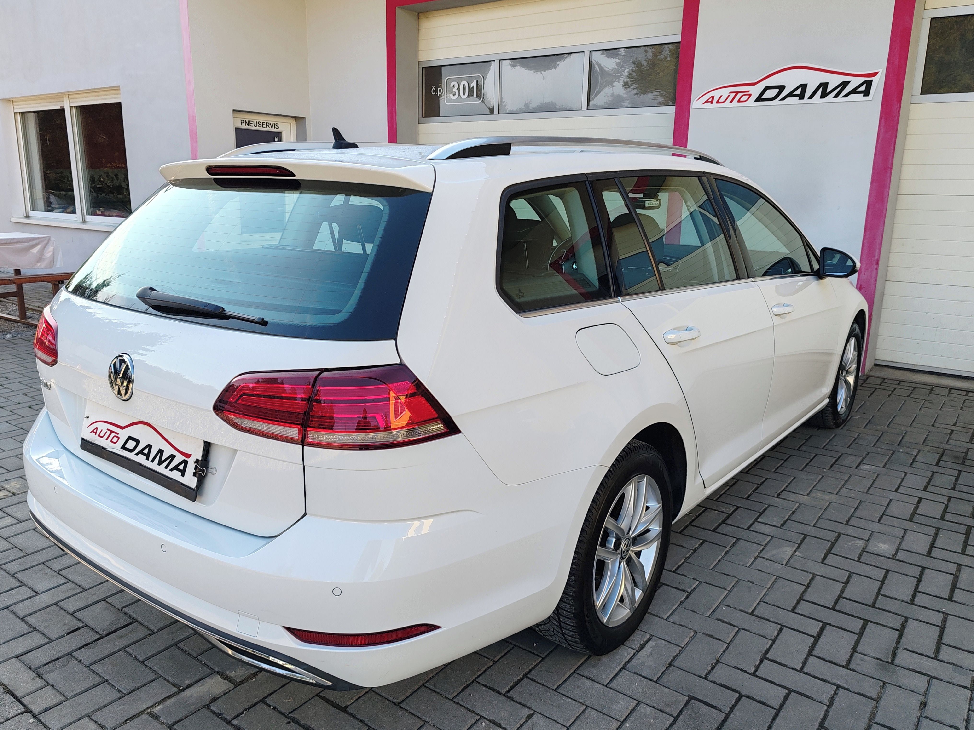 Volkswagen Golf, 1.6TDI 85KW Highline 1.M.DPHČR - fotka 4