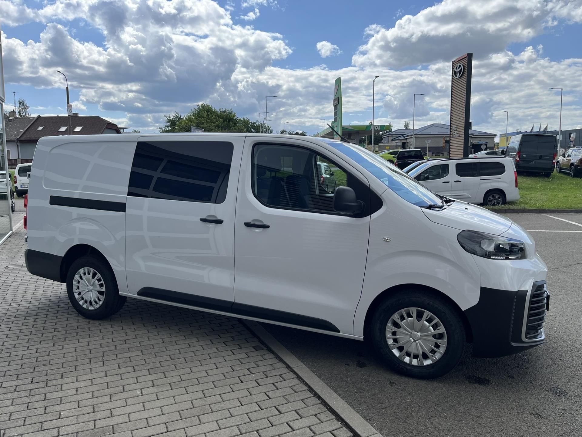 Toyota Proace, 2.2 D-4D 150k 6M/T Crew CAB 6 - fotka 4