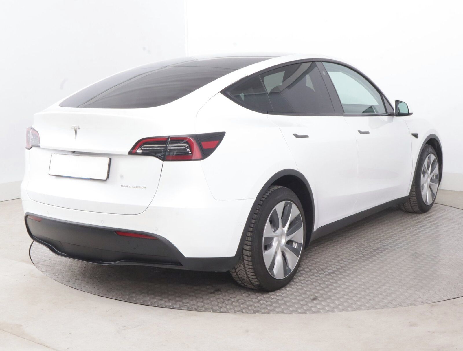 Tesla Model Y, Long Range AWD 75kWh, SoH 91% - fotka 5