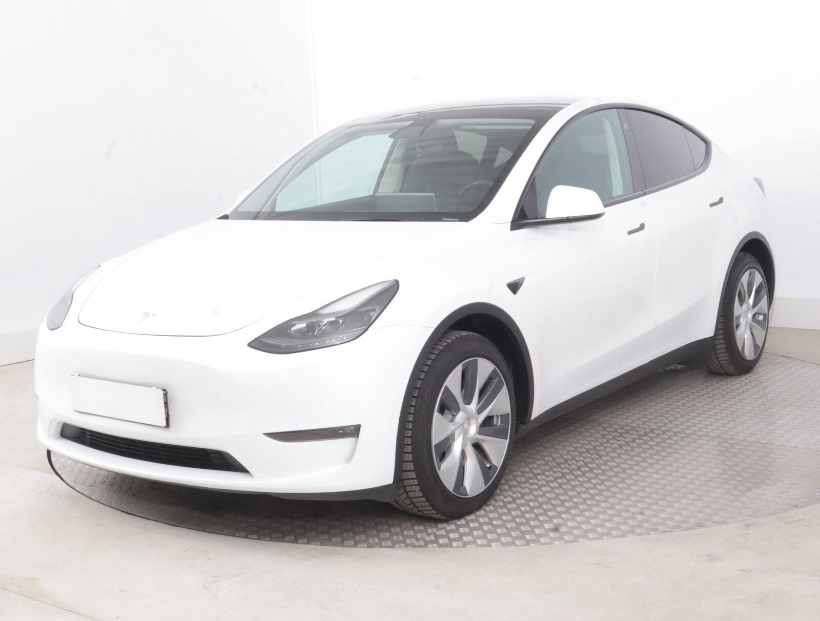 Tesla Model Y, Long Range AWD 75kWh, SoH 91% - fotka 2
