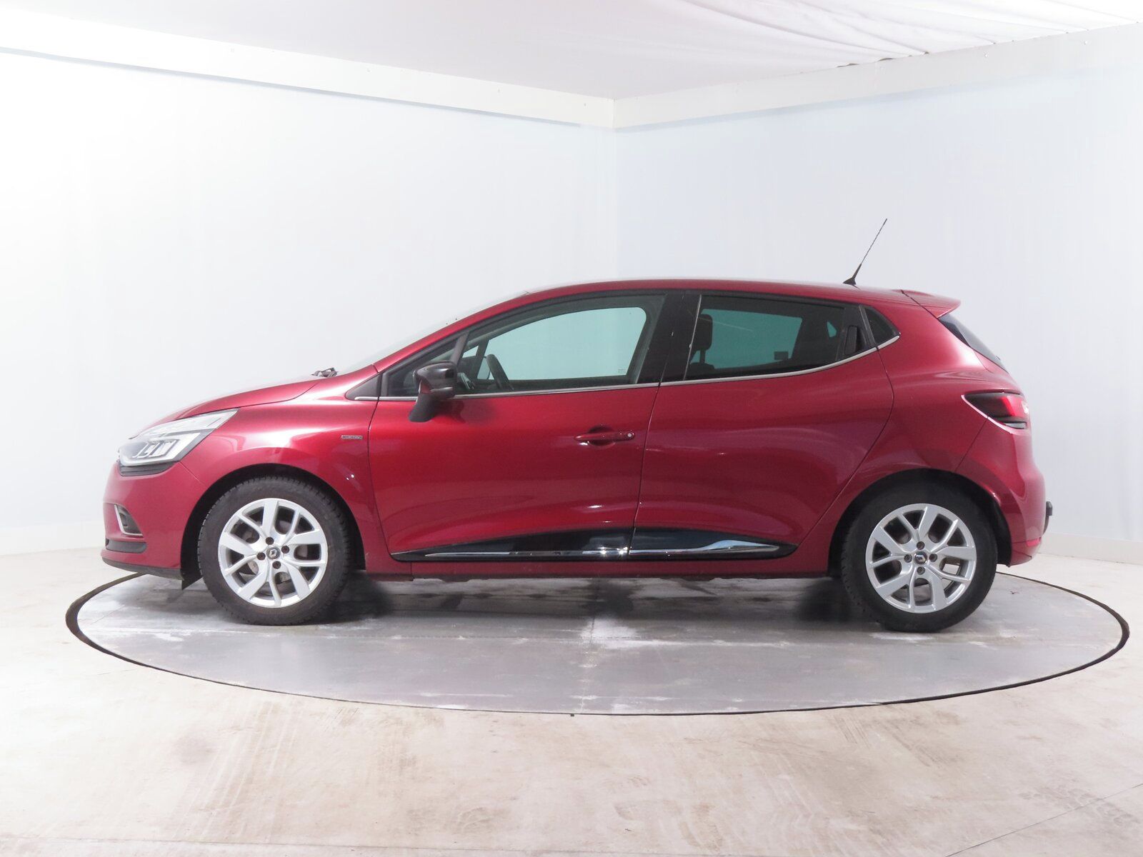 Renault Clio, 0.9 TCe, Limited, Navi, Klima - fotka 3