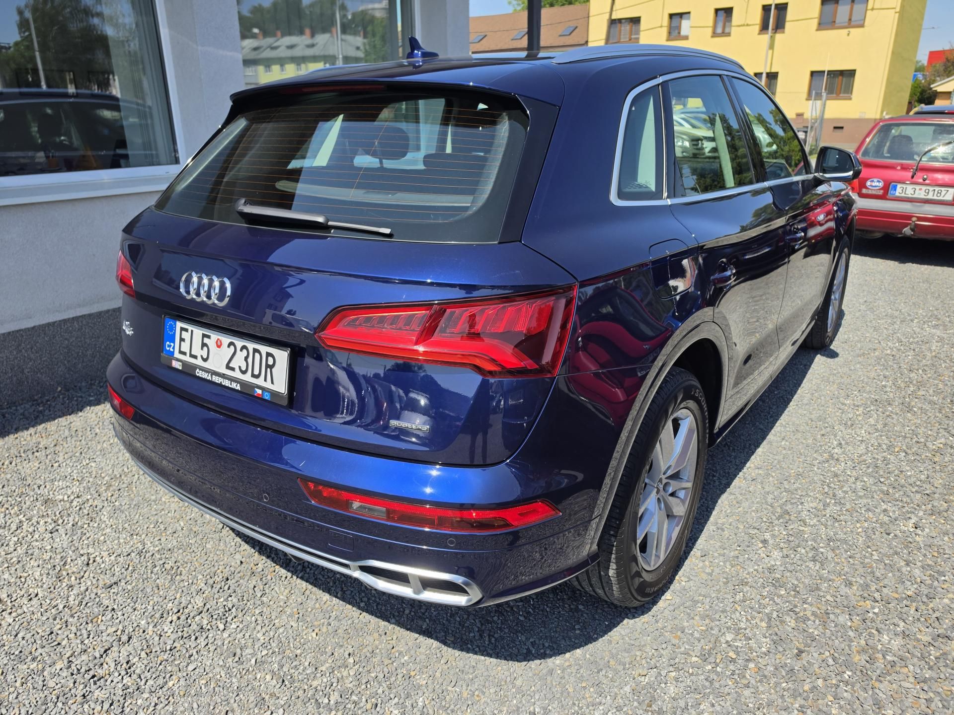 Audi Q5, 2.0 TFSI S-Line Hybrid - fotka 4